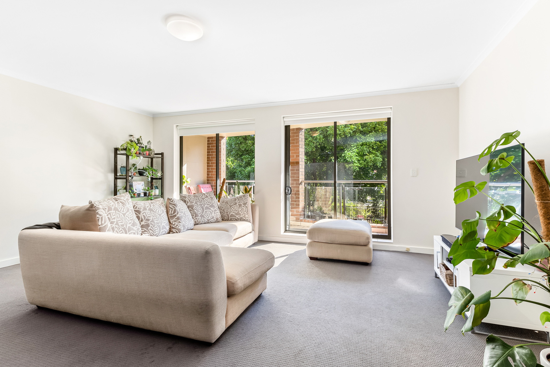 2/39 Cornwallis Street, Redfern Sold by Raine & Horne Newtown - image 1