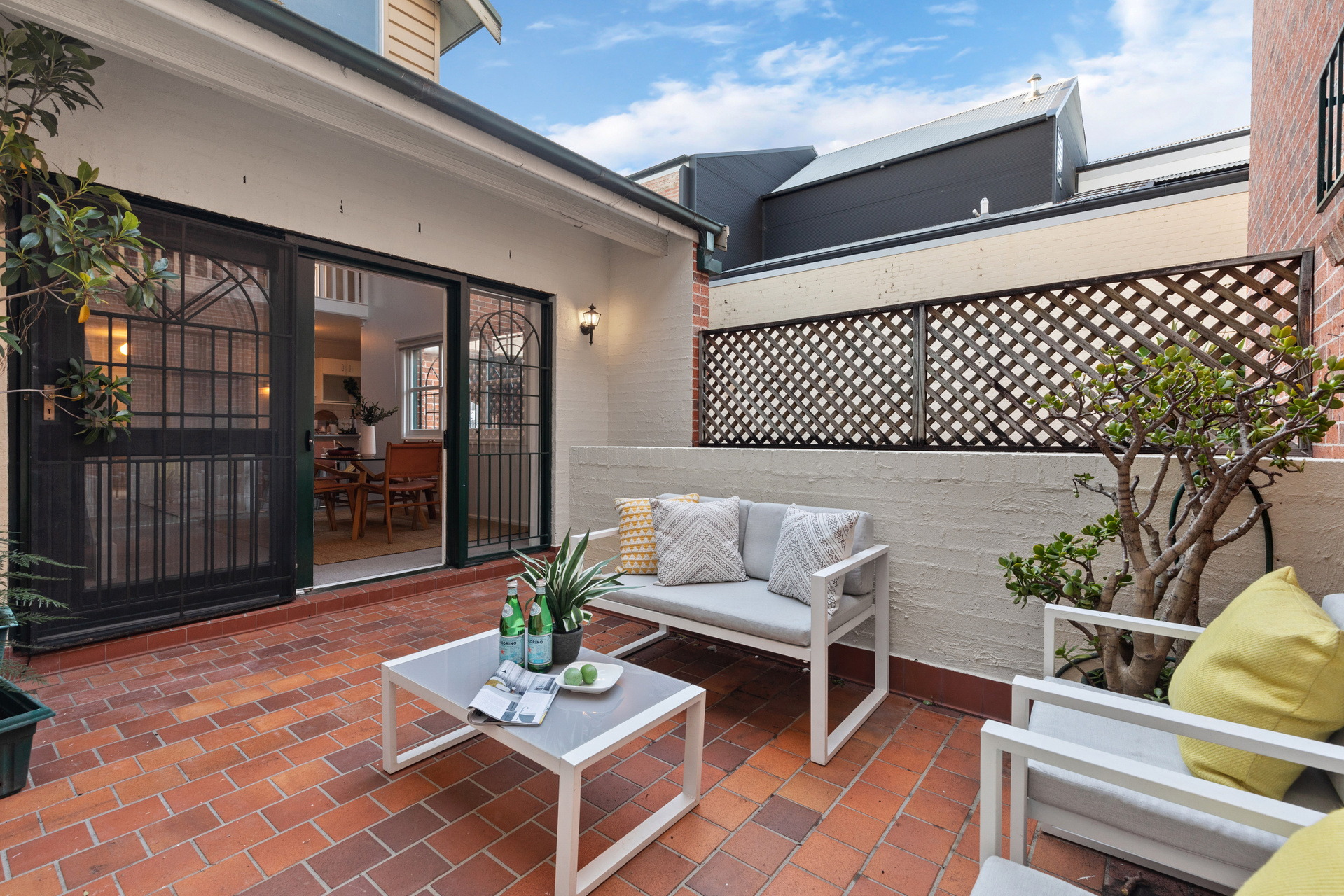 1/192 Rochford Street, Erskineville Sold by Raine & Horne Newtown - image 1