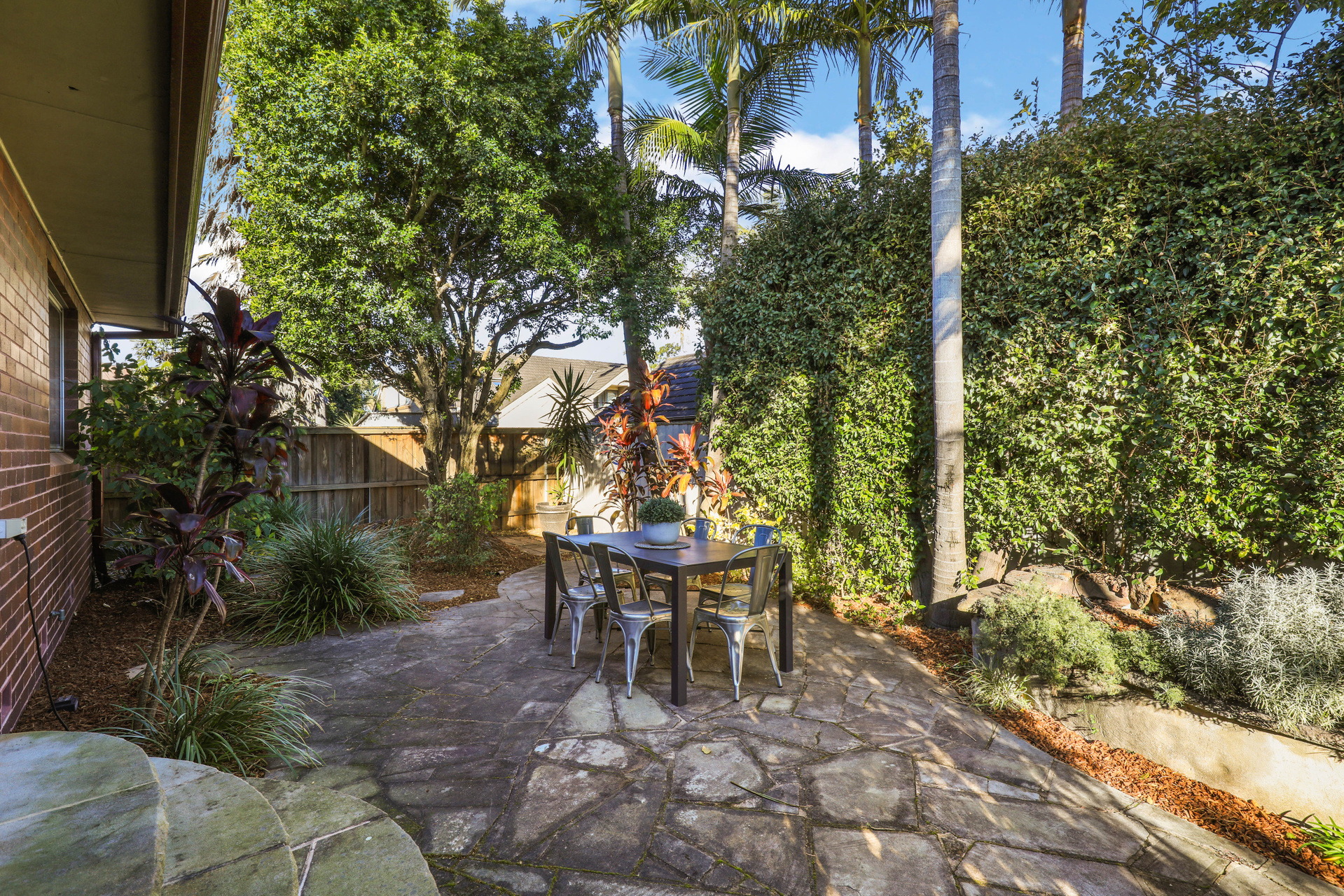 86 Piper Street, Lilyfield Sold by Raine & Horne Newtown - image 1