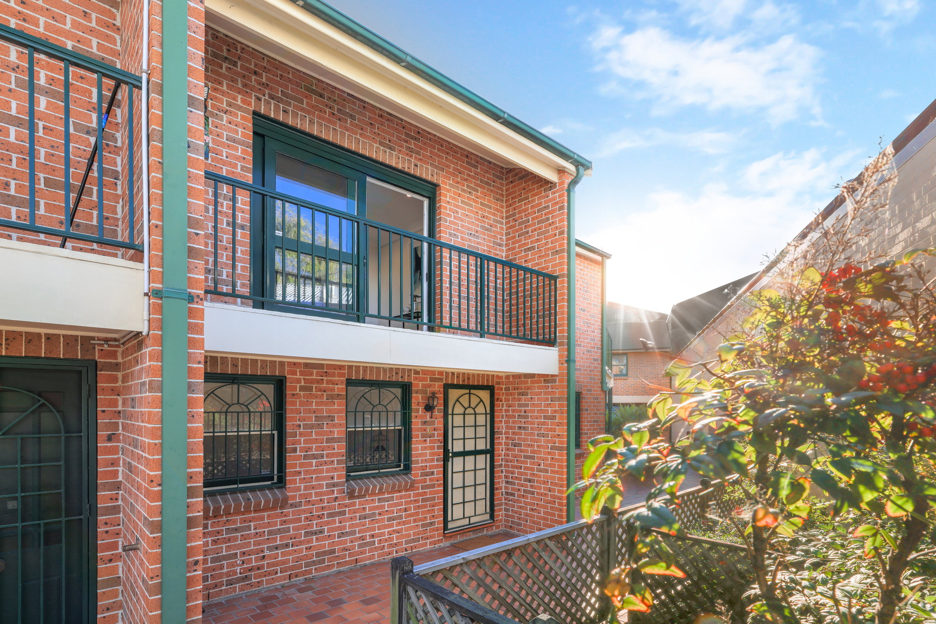 3/192 Rochford Street, Erskineville Sold by Raine & Horne Newtown - image 1