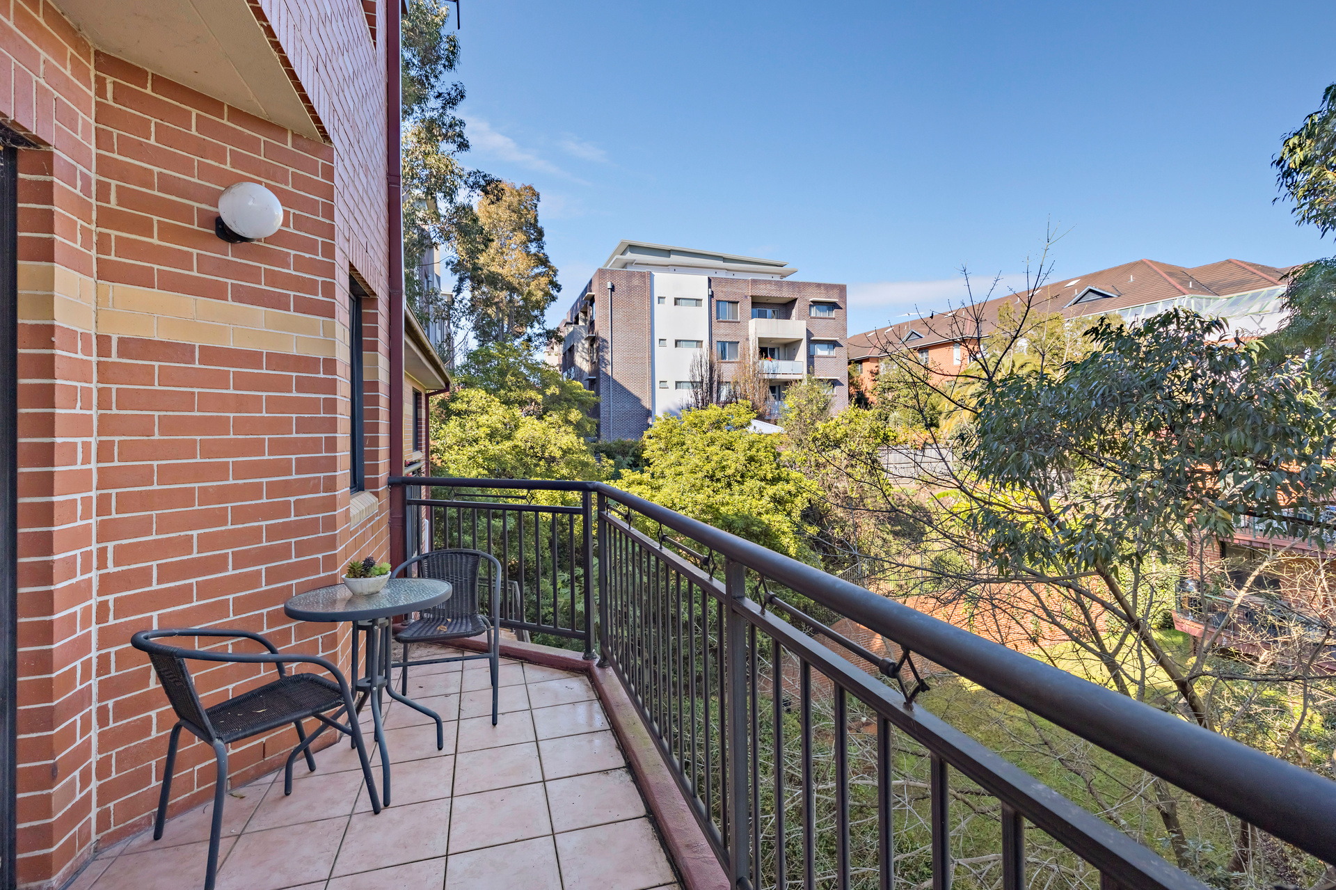 75/3 Williams Parade, Dulwich Hill Sold by Raine & Horne Newtown - image 1