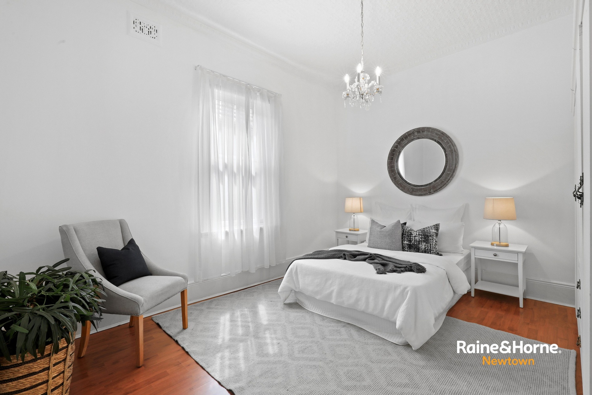 8 Frederick Street, Sydenham Sold by Raine & Horne Newtown - image 1