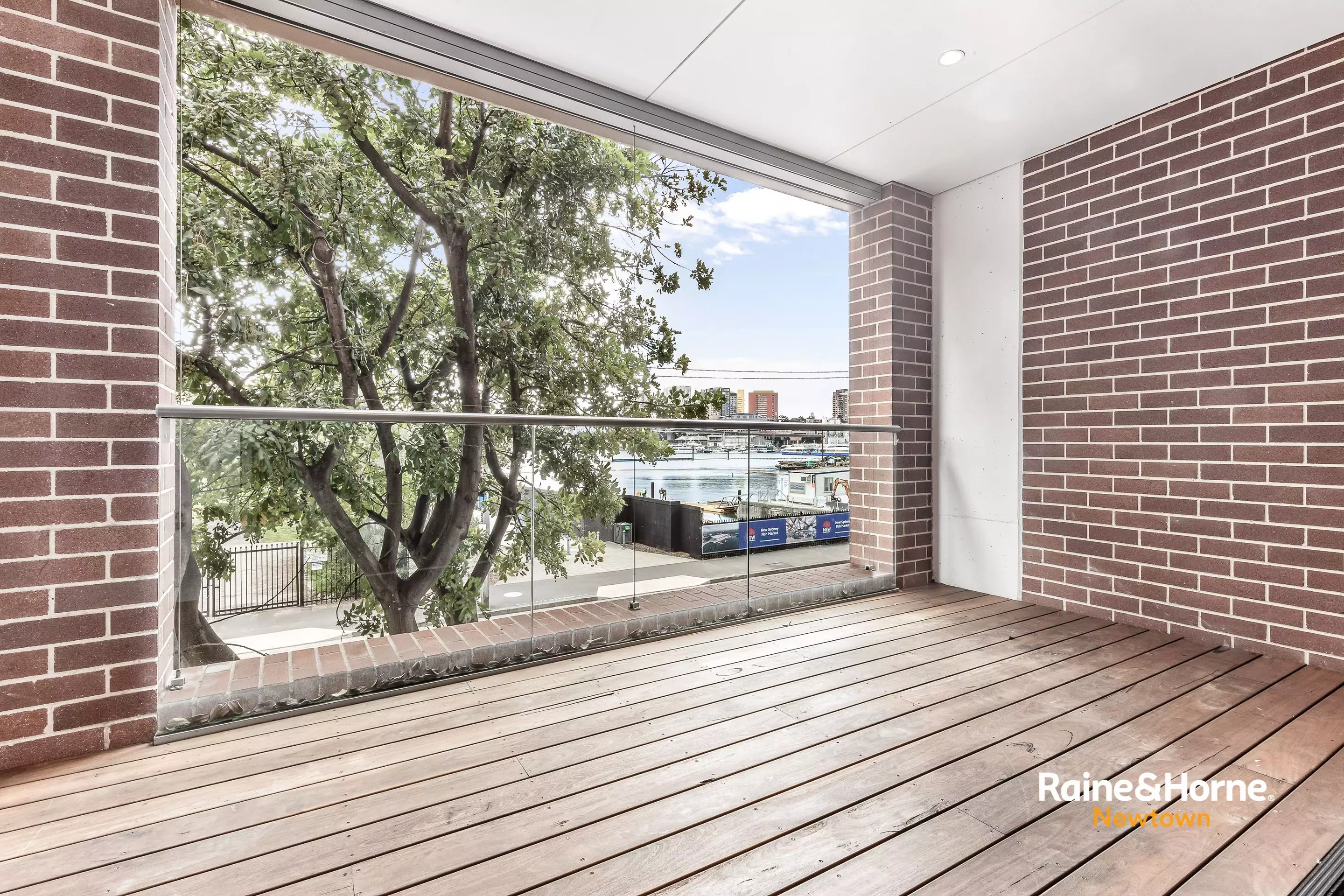 9/4-8 Bridge Road, Glebe Leased by Raine & Horne Newtown - image 1