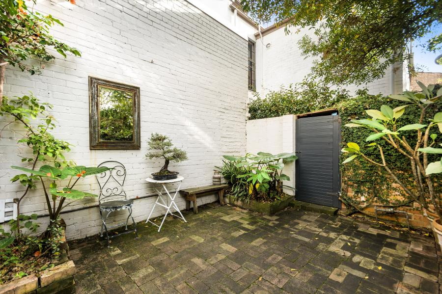 20 Myrtle Street, Chippendale Sold by Raine & Horne Newtown - image 1