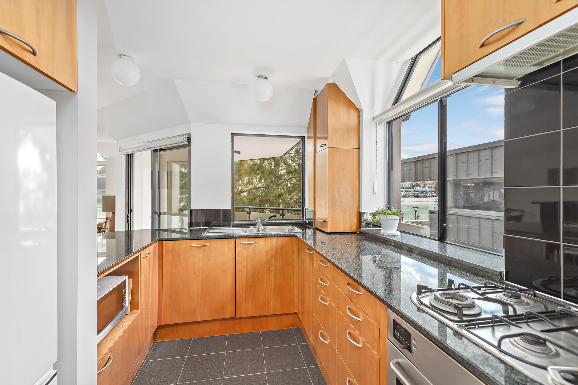 22/29 Cook Street, Glebe Sold by Raine & Horne Newtown - image 1