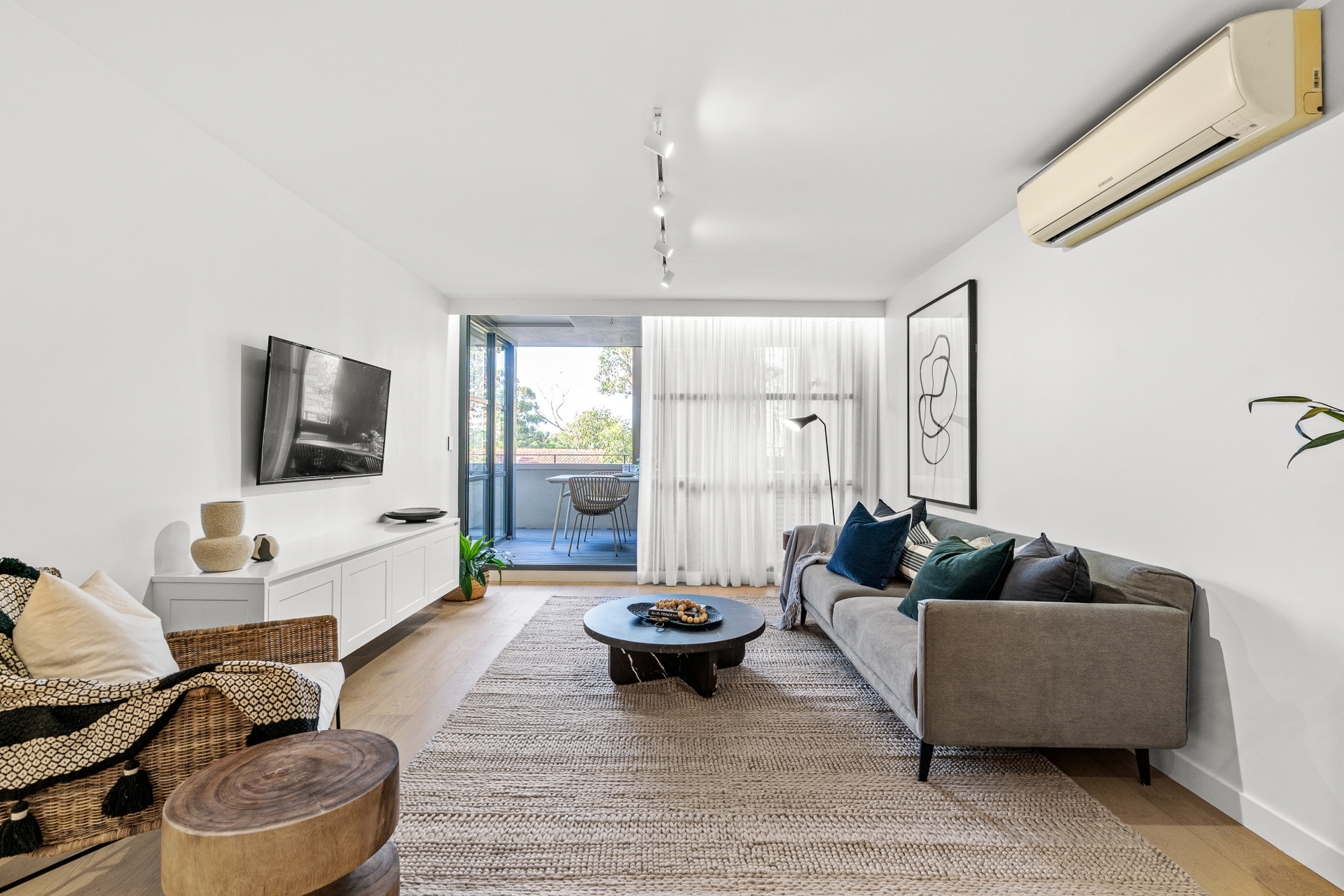 402/357 Glenmore Road, Paddington Sold by Raine & Horne Newtown - image 1