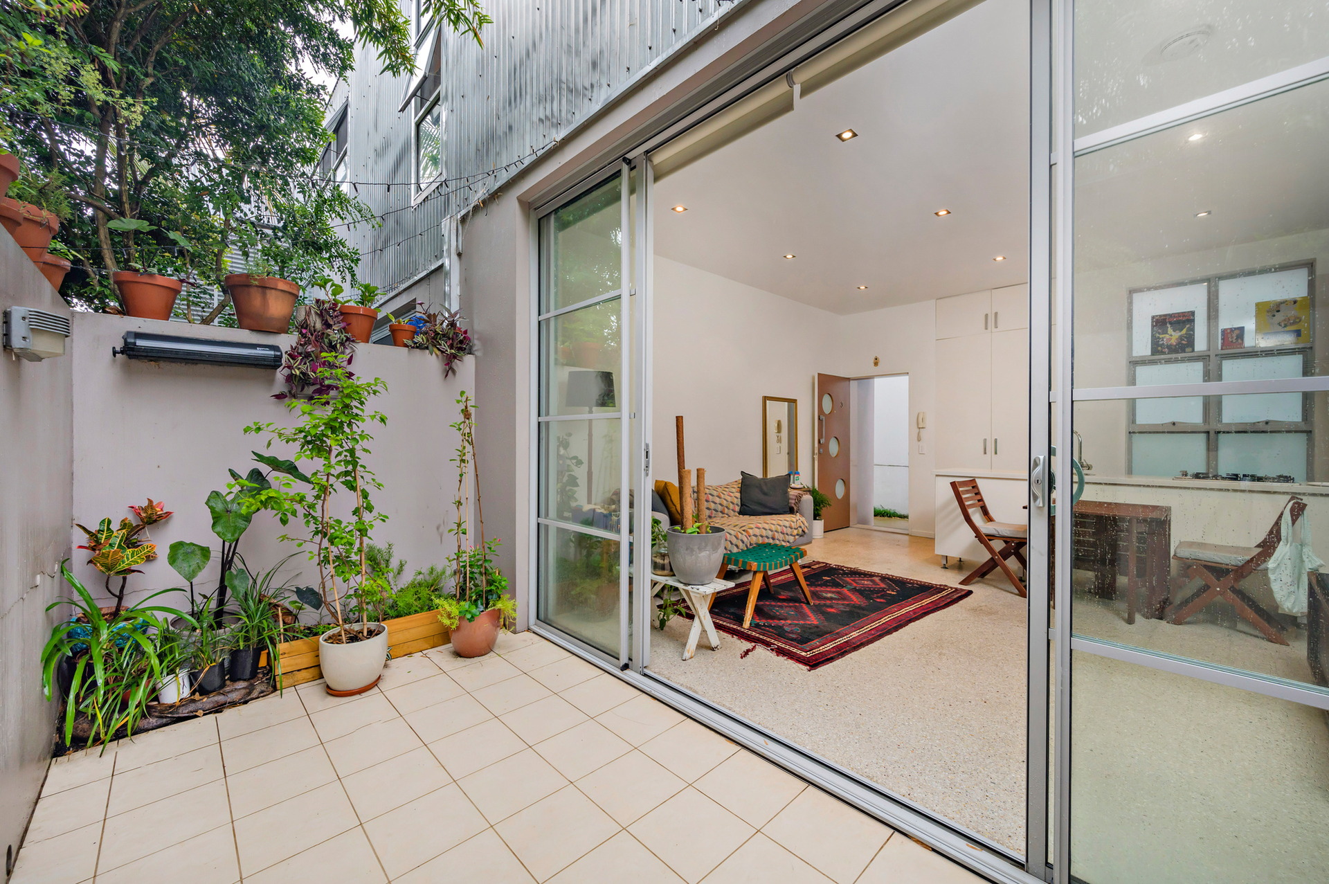 3/3 Pemell Lane, Newtown Sold by Raine & Horne Newtown - image 1