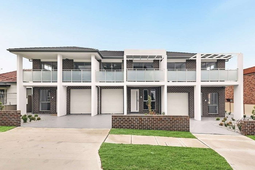 1/56-58 Gleeson Avenue, Condell Park Leased by Raine & Horne Newtown
