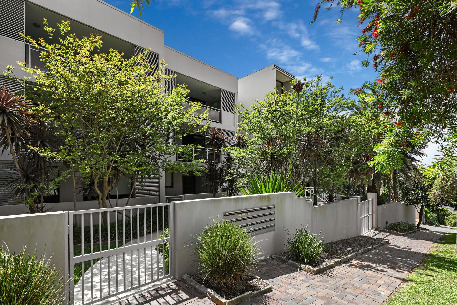 11/11 Wallace Street, Marrickville Sold by Raine & Horne Newtown - image 1