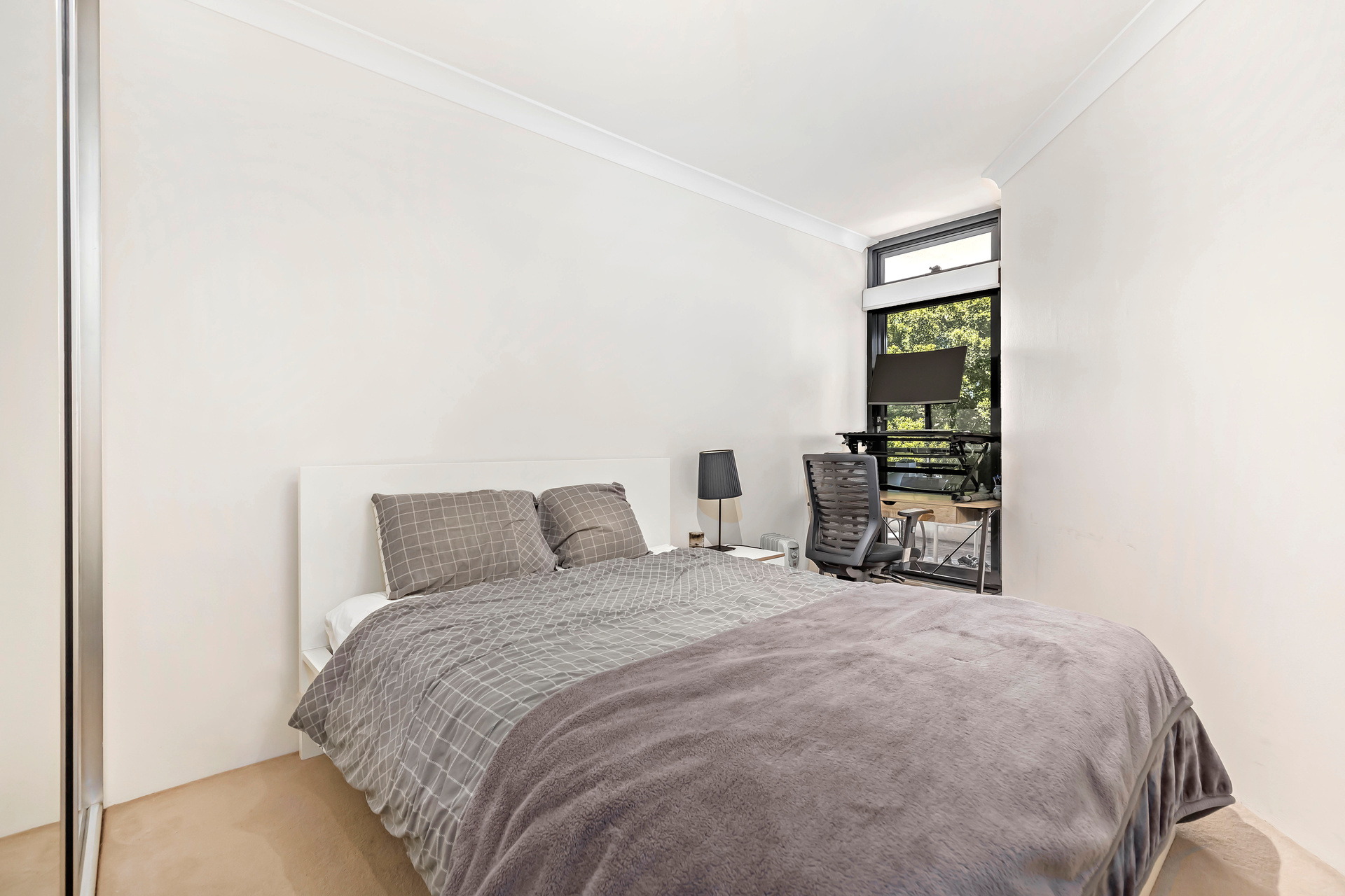 18/6-8 Northwood Street, Camperdown Sold by Raine & Horne Newtown - image 1