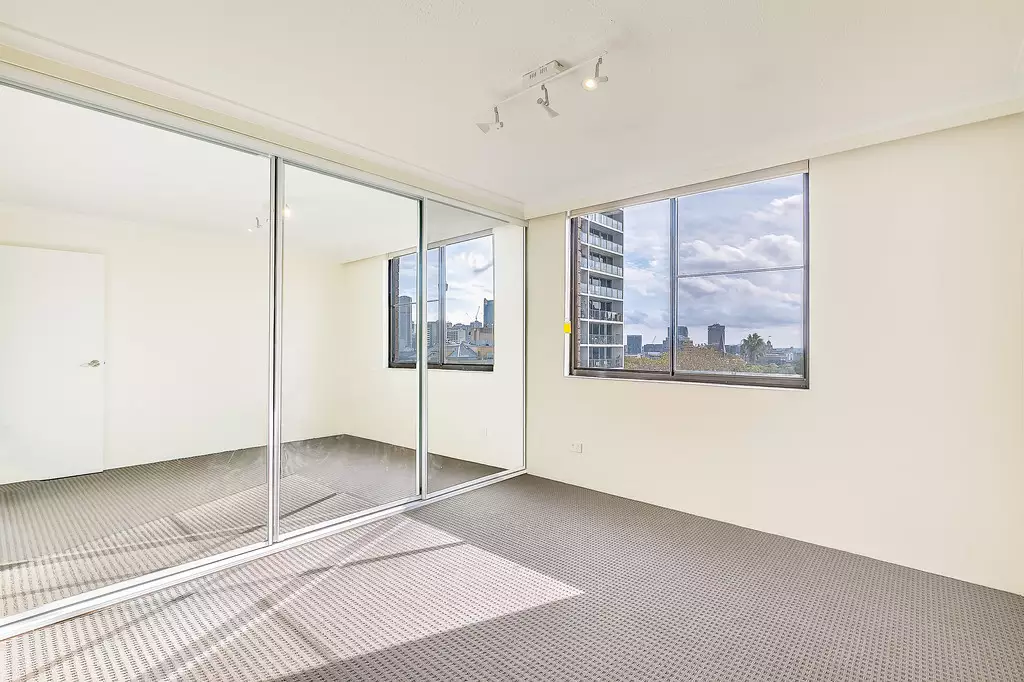 39/322 Bourke Street, Surry Hills Leased by Raine & Horne Newtown - image 1