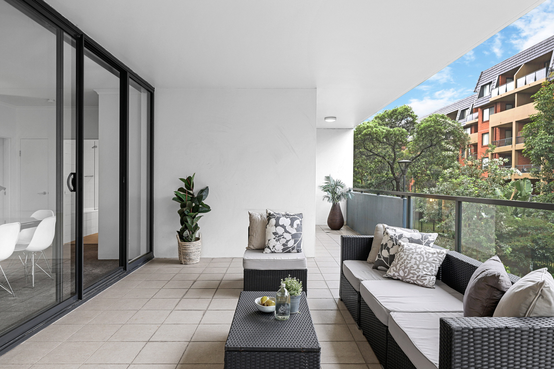 282/221 Sydney Park Road, Erskineville Sold by Raine & Horne Newtown - image 1