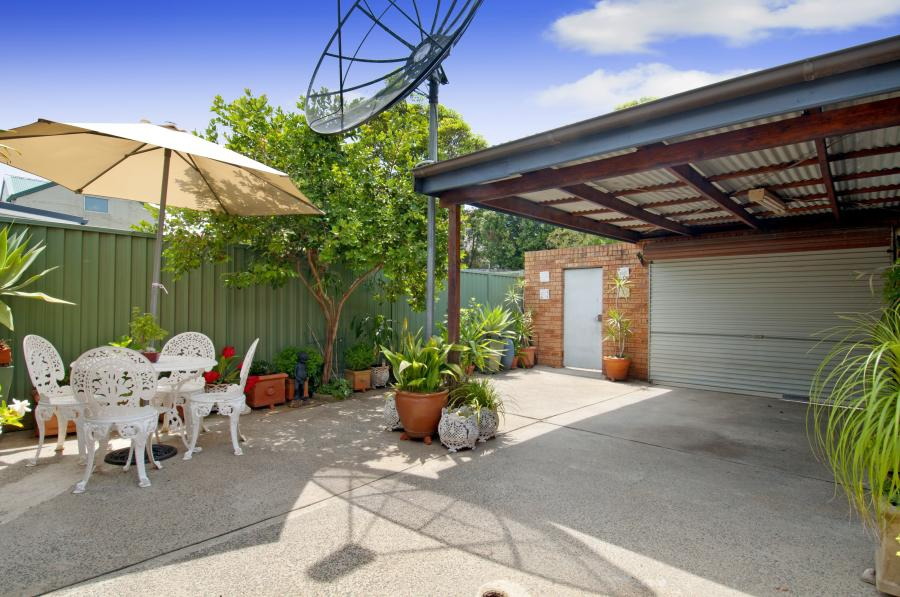 302 Enmore Road, Marrickville Sold by Raine & Horne Newtown - image 1