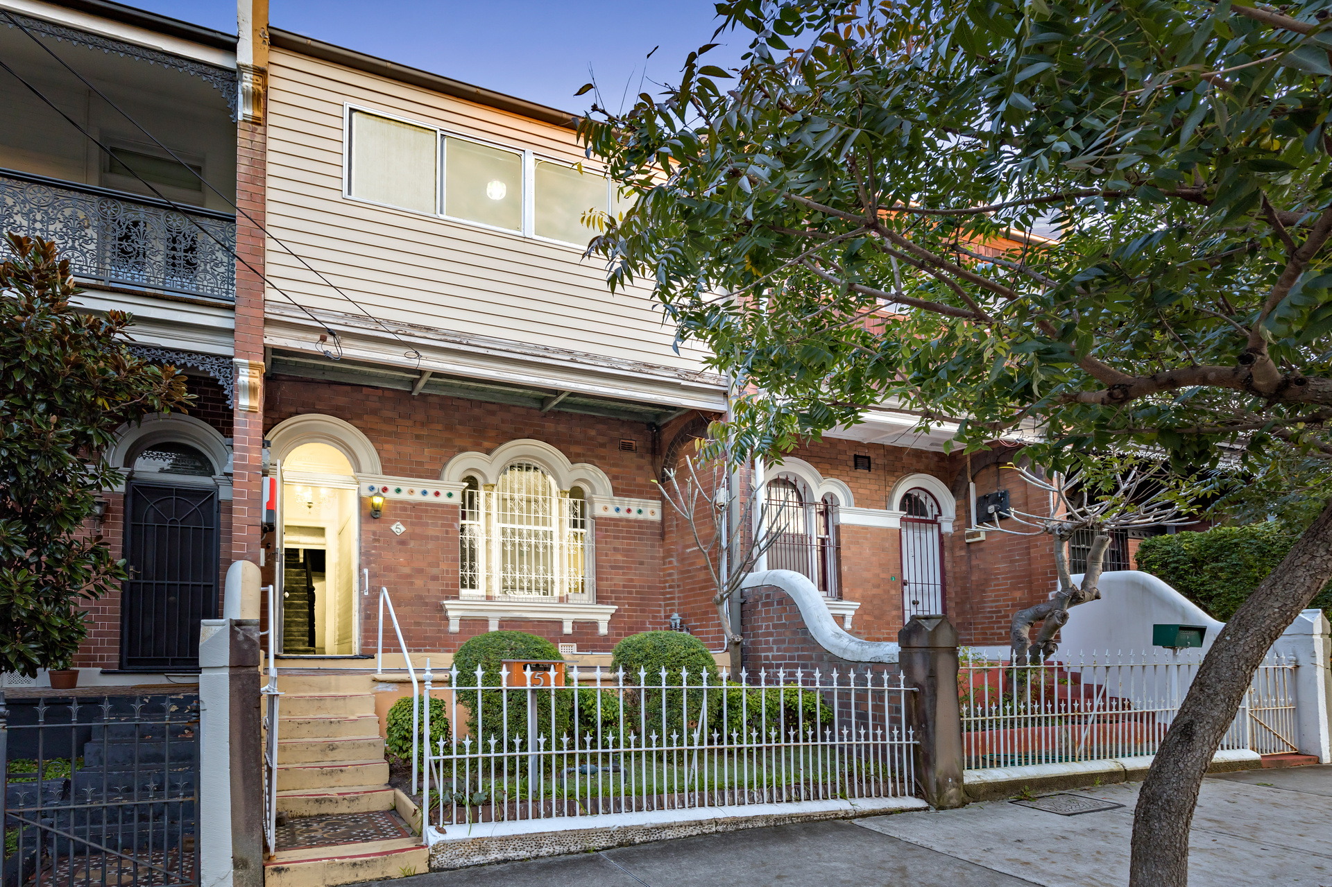 5 Fowler Street, Camperdown Sold by Raine & Horne Newtown - image 1