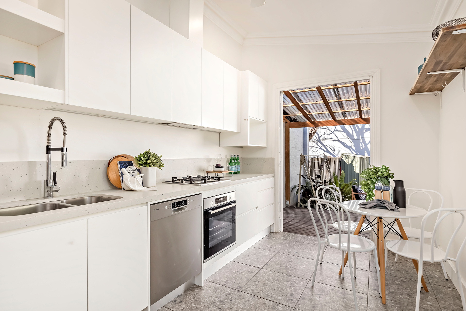 3 Albert Street, Erskineville Sold by Raine & Horne Newtown - image 1