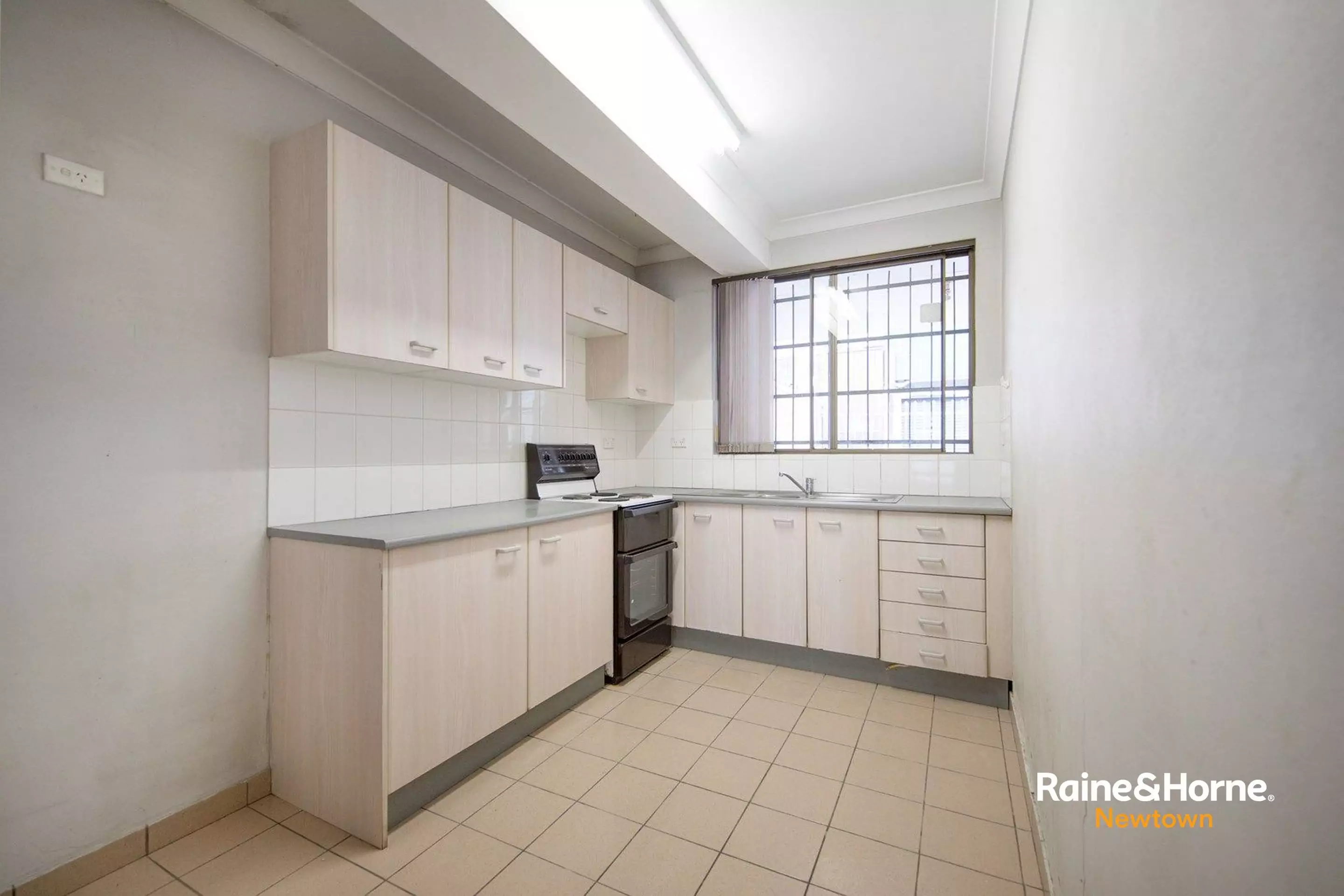 26 Belmore Street, Surry Hills Leased by Raine & Horne Newtown - image 1