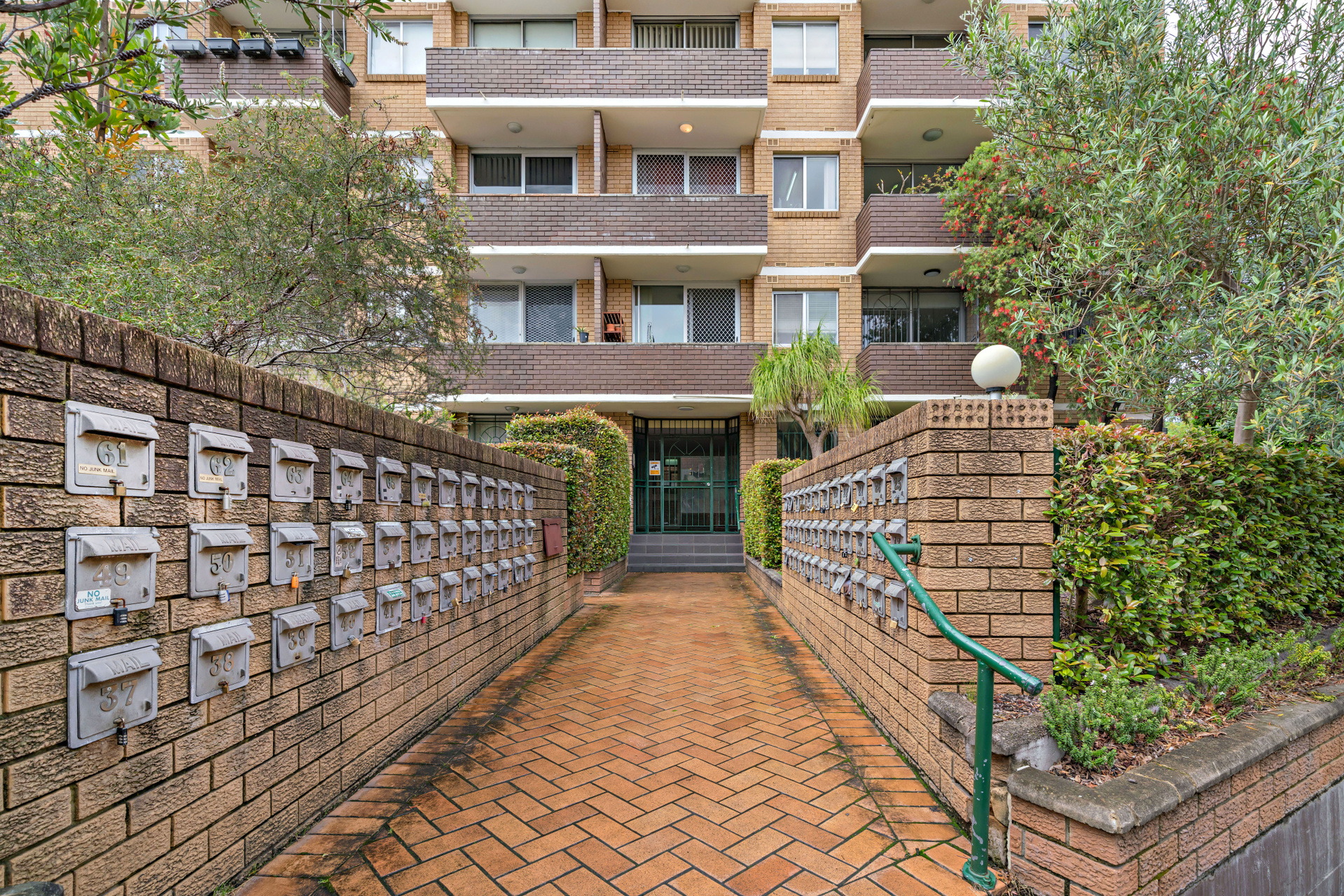 9/2-6 Brown Street, Newtown Sold by Raine & Horne Newtown - image 1