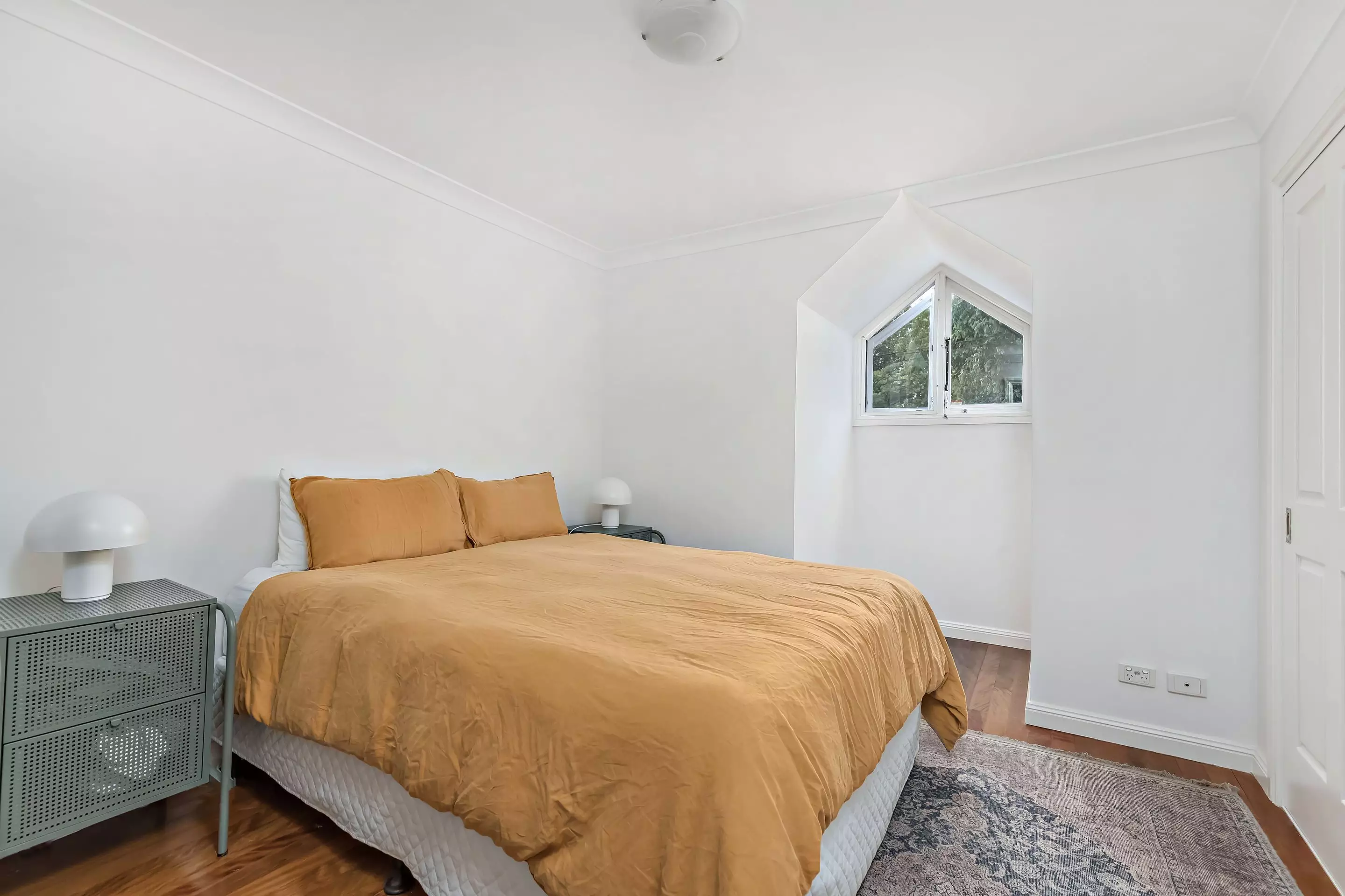 12 Smiths Lane, Erskineville Sold by Raine & Horne Newtown - image 1