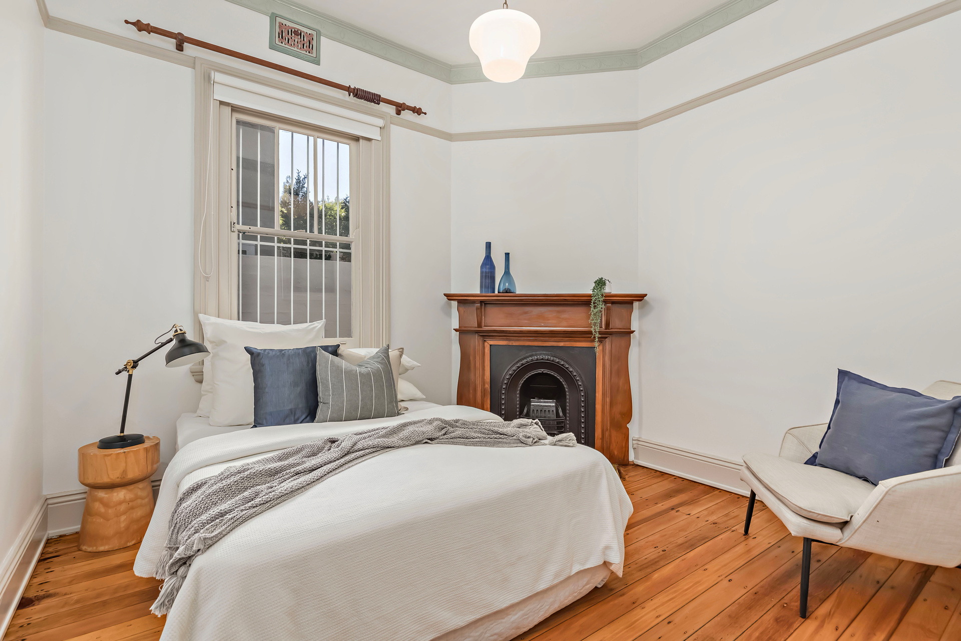 31 Burren Street, Erskineville Sold by Raine & Horne Newtown - image 1