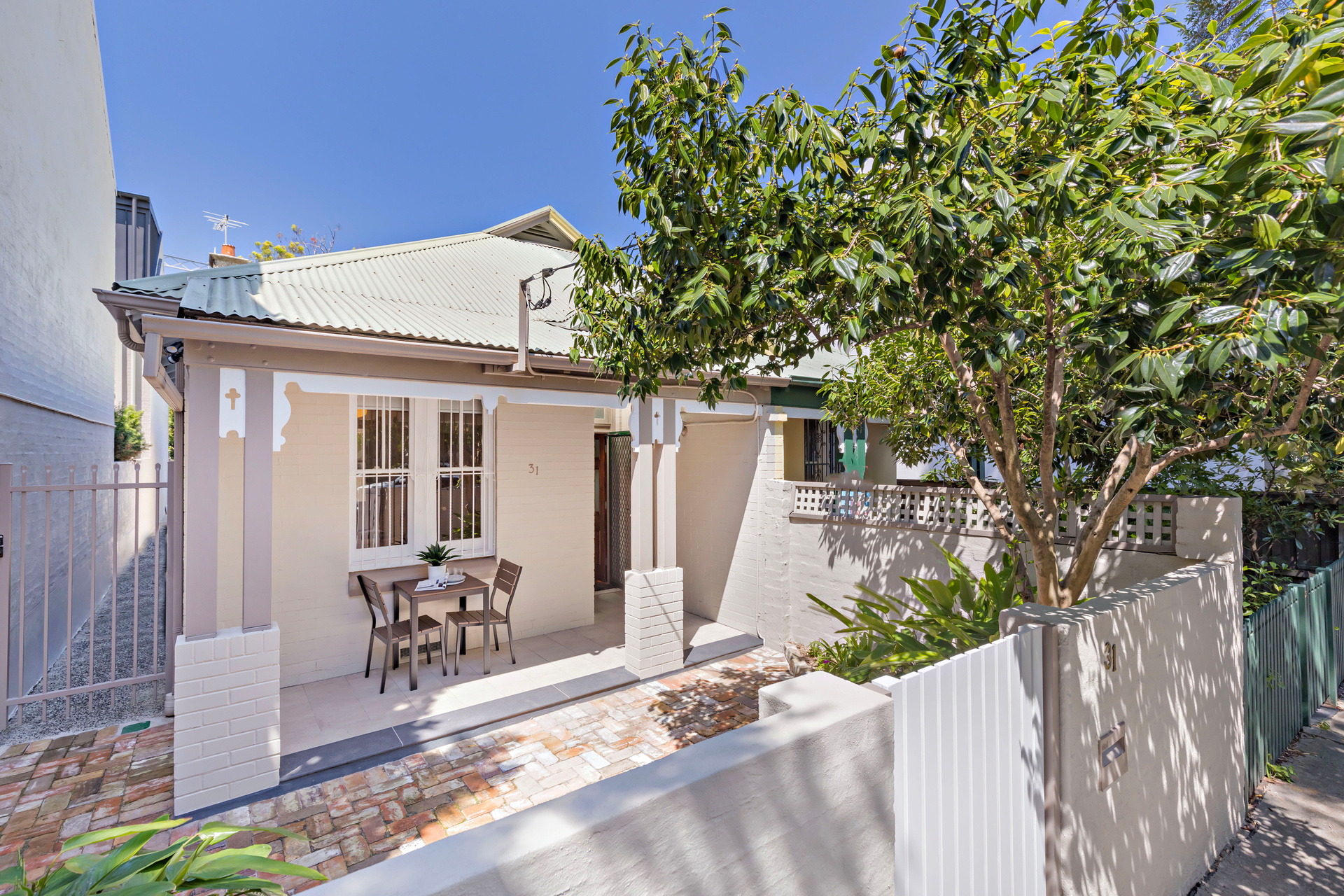 31 Burren Street, Erskineville Sold by Raine & Horne Newtown - image 1