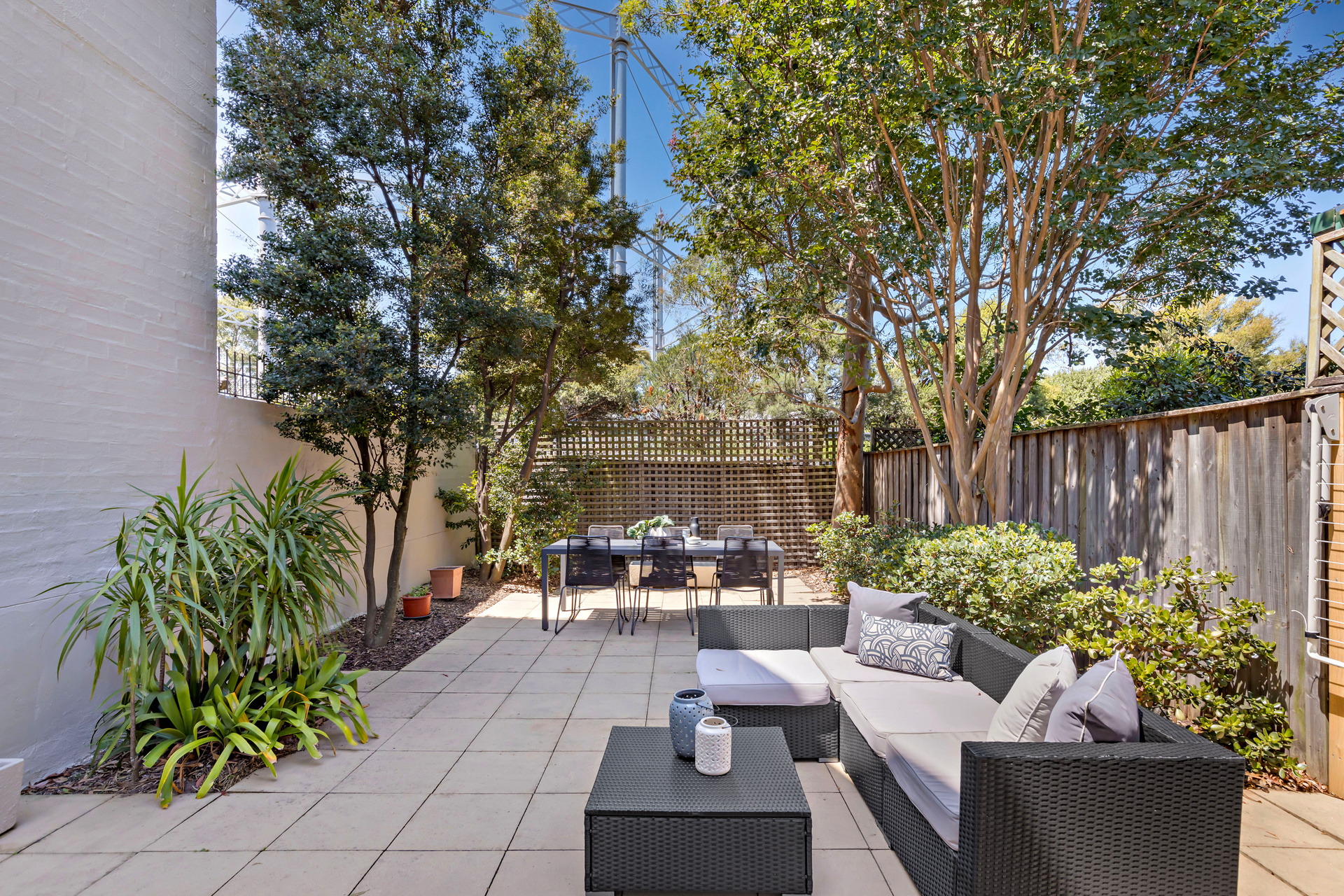 31 Burren Street, Erskineville Sold by Raine & Horne Newtown - image 1