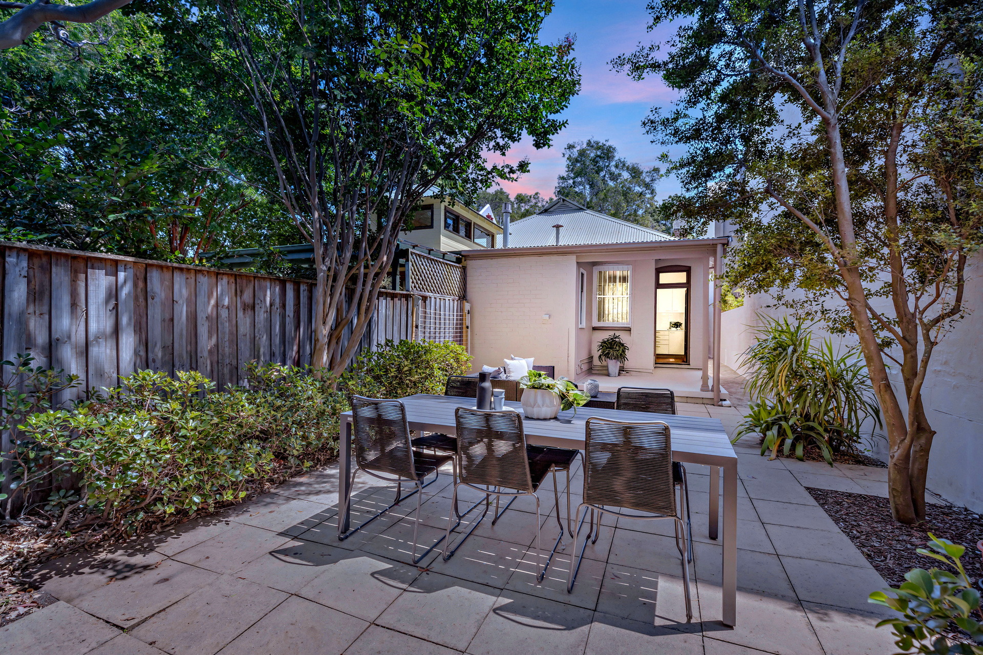 31 Burren Street, Erskineville Sold by Raine & Horne Newtown - image 1