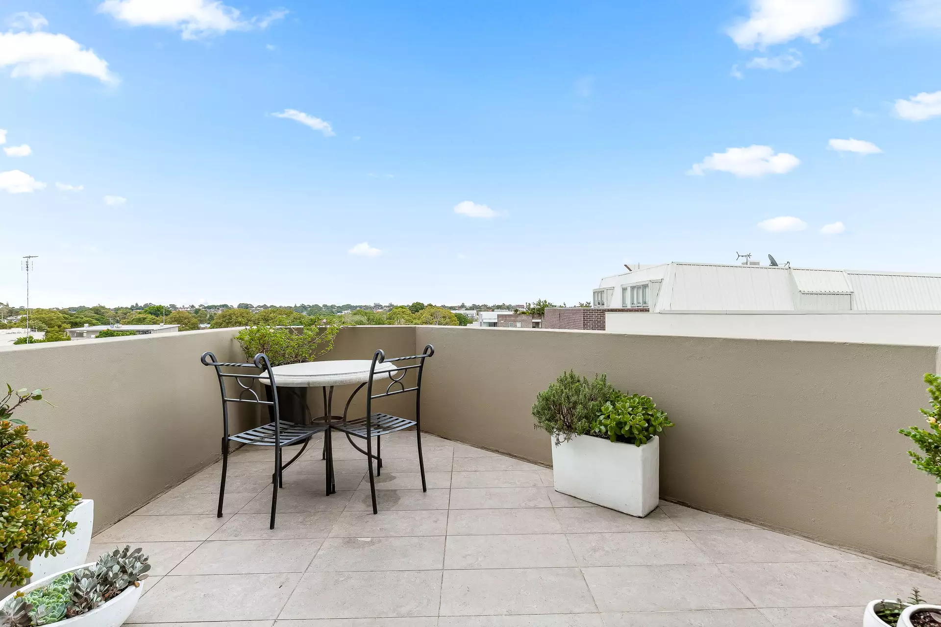 414/1 Missenden Road, Camperdown Sold by Raine & Horne Newtown - image 1