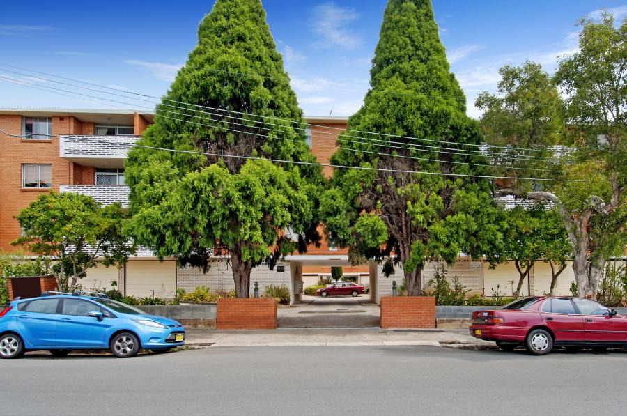 12/90 Cambridge Street, Stanmore Sold by Raine & Horne Newtown - image 1