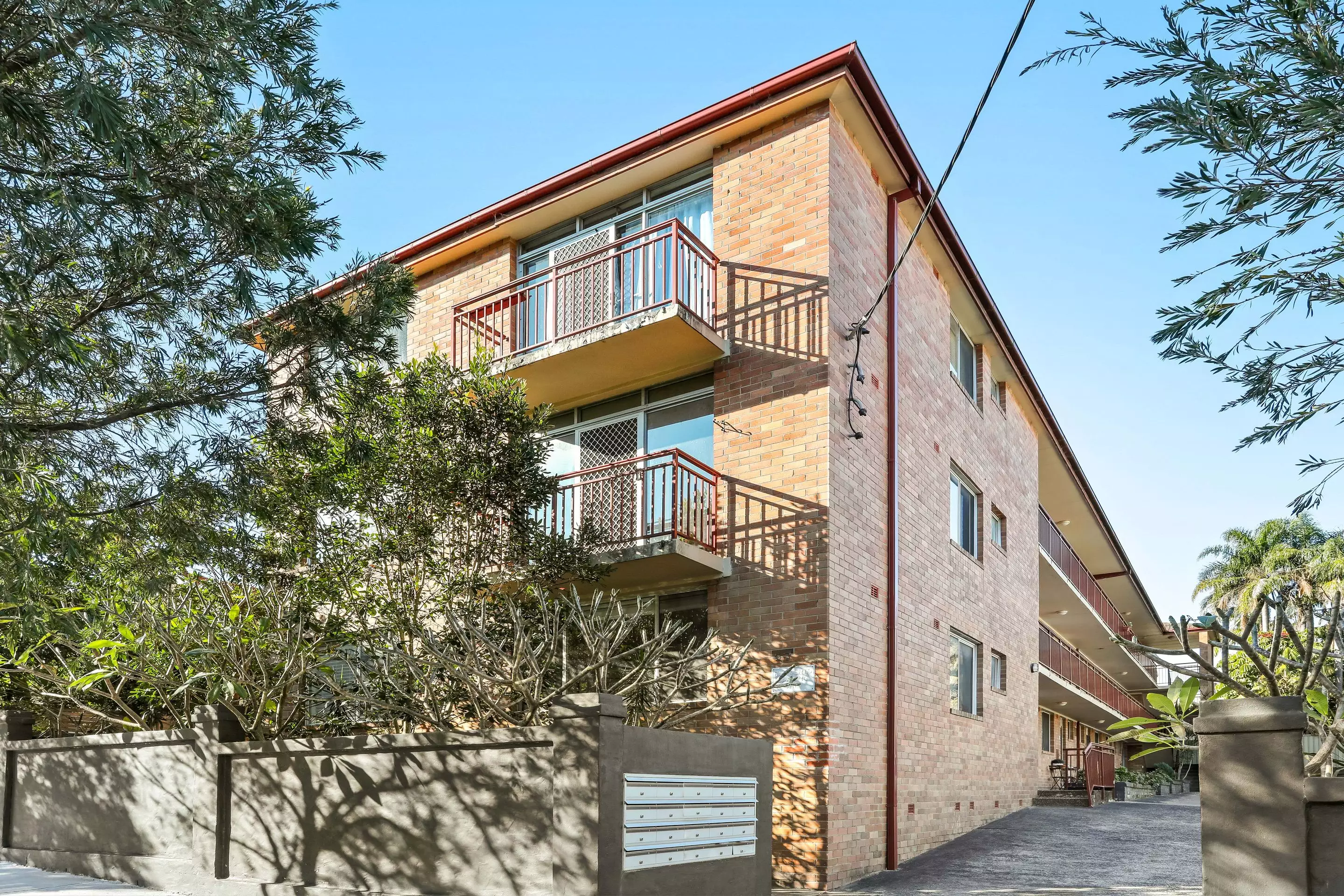 8/47-49 Burfitt Street, Leichhardt Sold by Raine & Horne Newtown - image 1