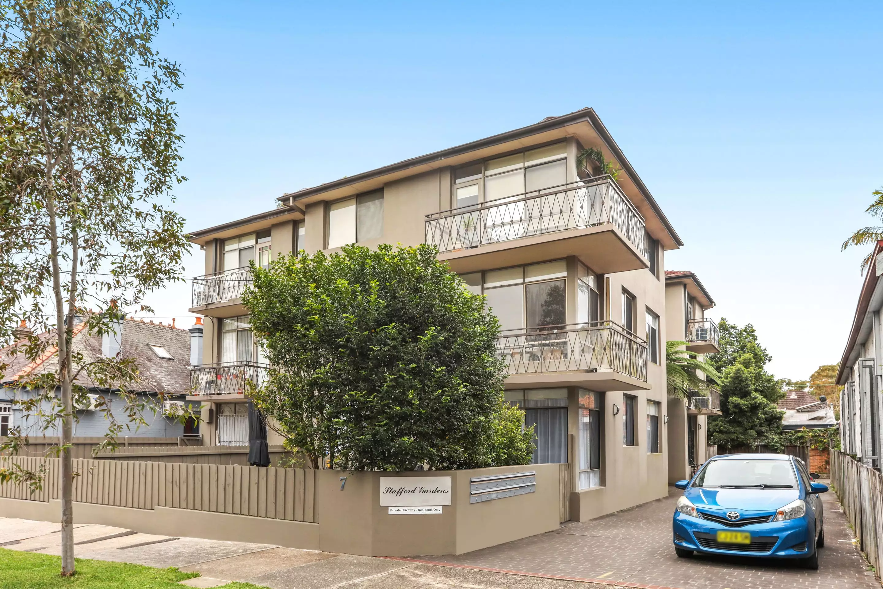 8/7 Stafford Street, Stanmore Sold by Raine & Horne Newtown - image 1