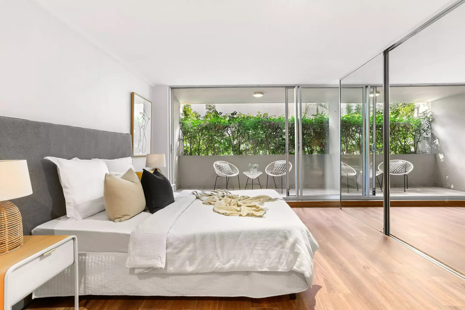 6/5-13 Larkin St, Camperdown Sold by Raine & Horne Newtown - image 1