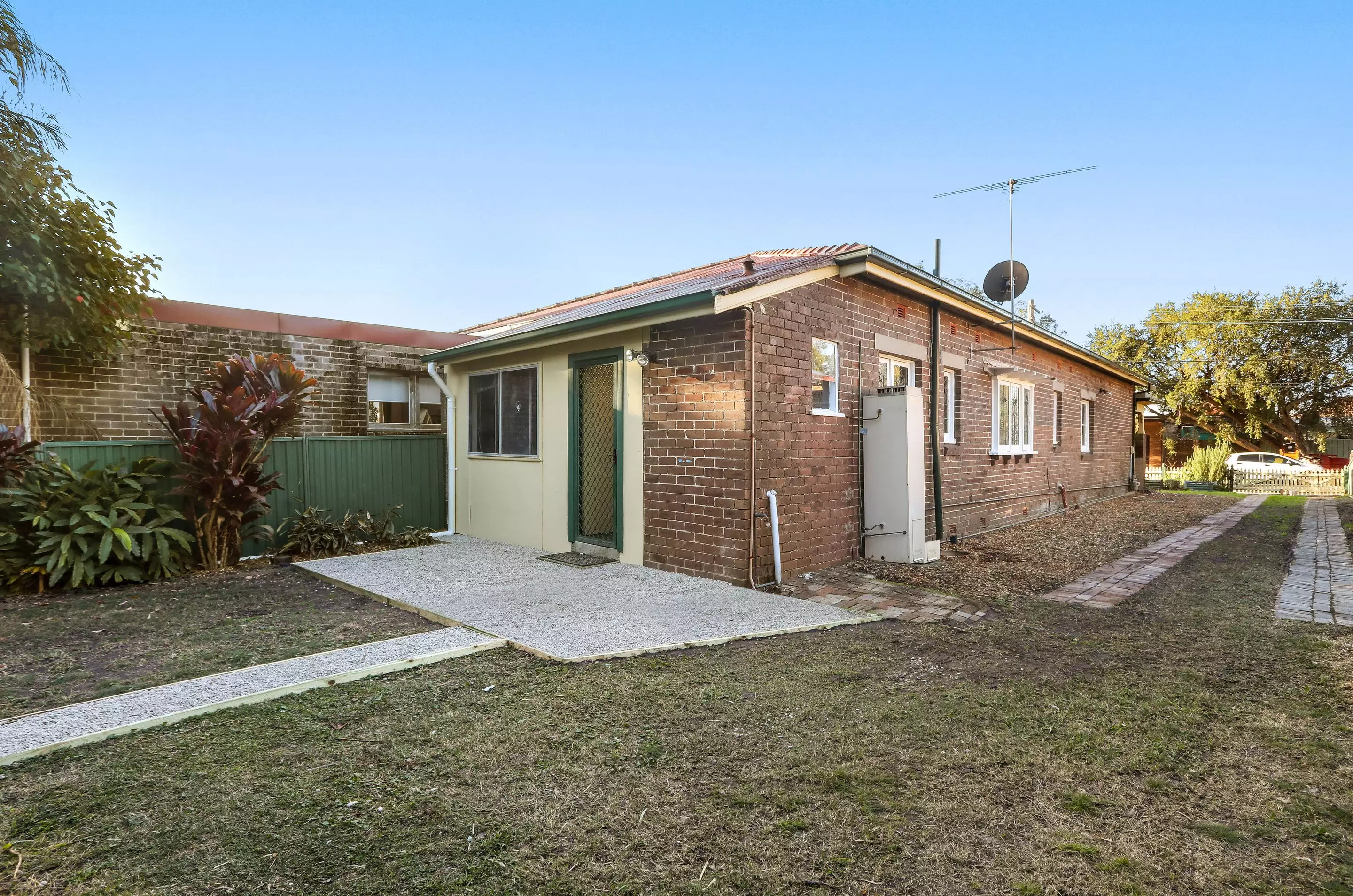 3 Alexandra Street, Ashfield Sold by Raine & Horne Newtown - image 1