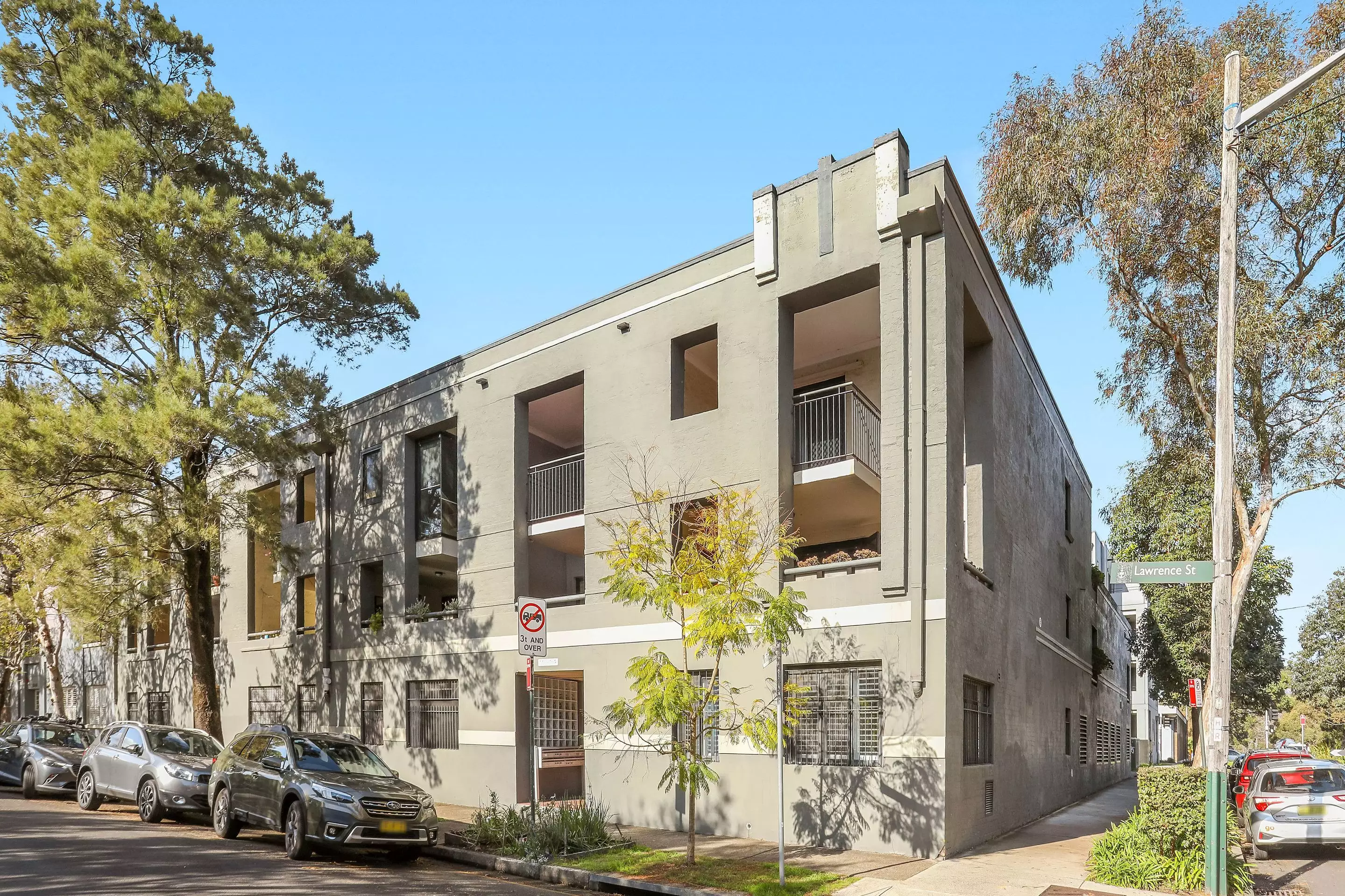 8/288-302 Lawrence Street, Alexandria Sold by Raine & Horne Newtown - image 1