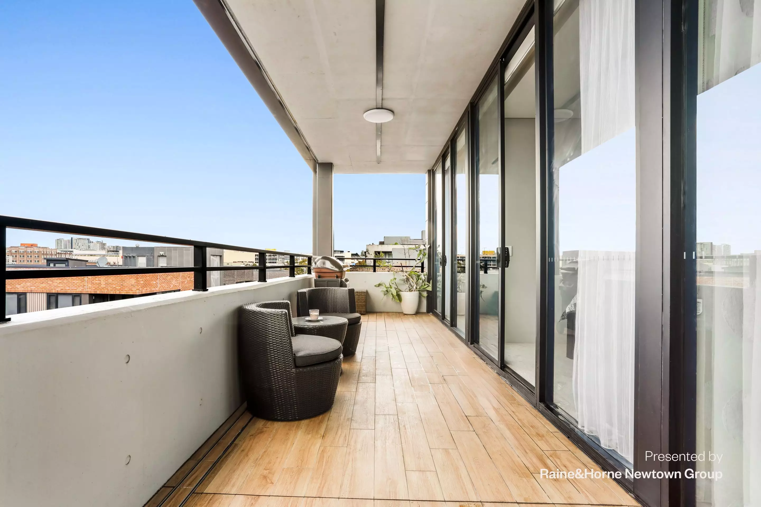 712/1 Stirling Street, Glebe Sold by Raine & Horne Newtown - image 1