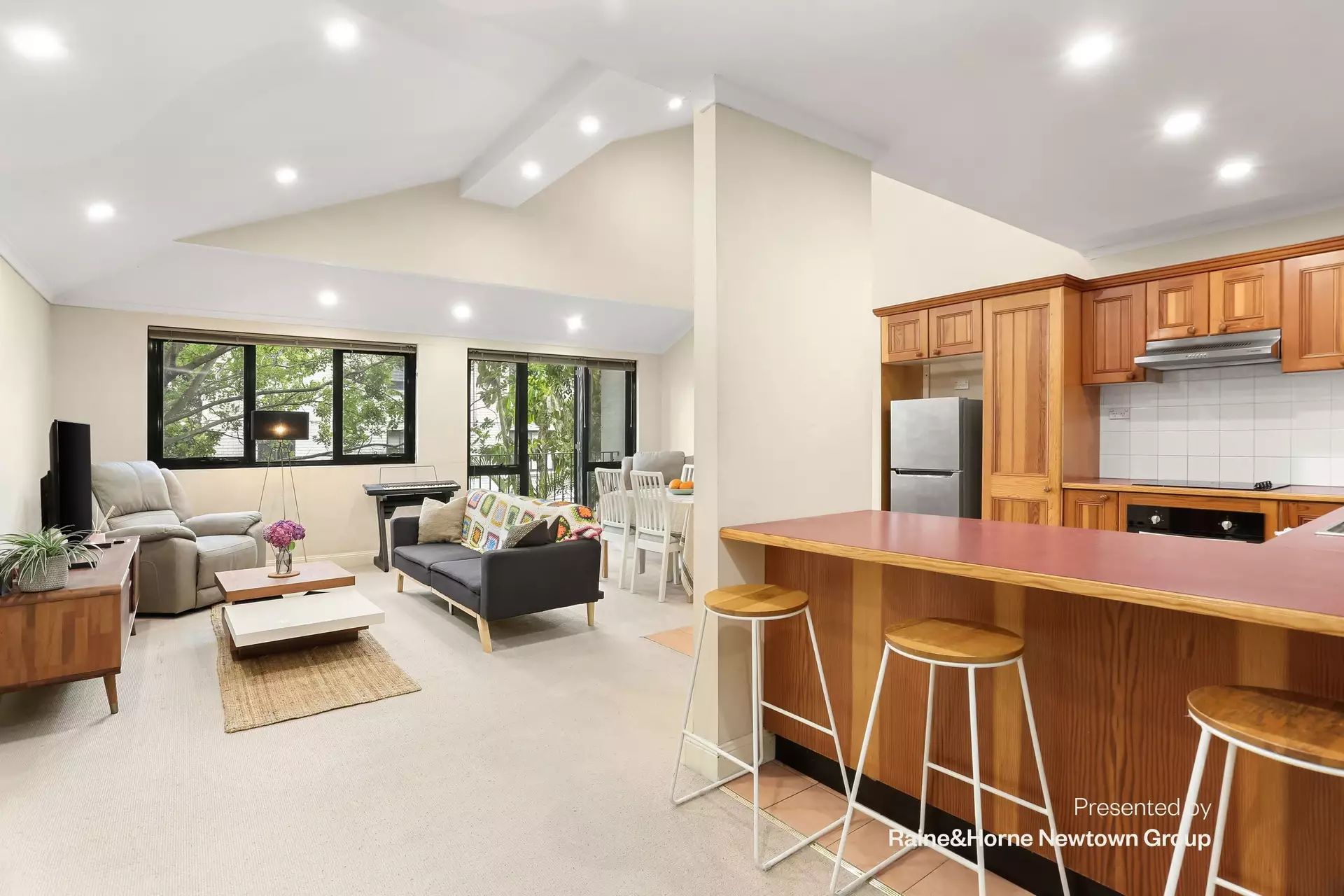 3/1A Little Commodore Street, Newtown Sold by Raine & Horne Newtown - image 1