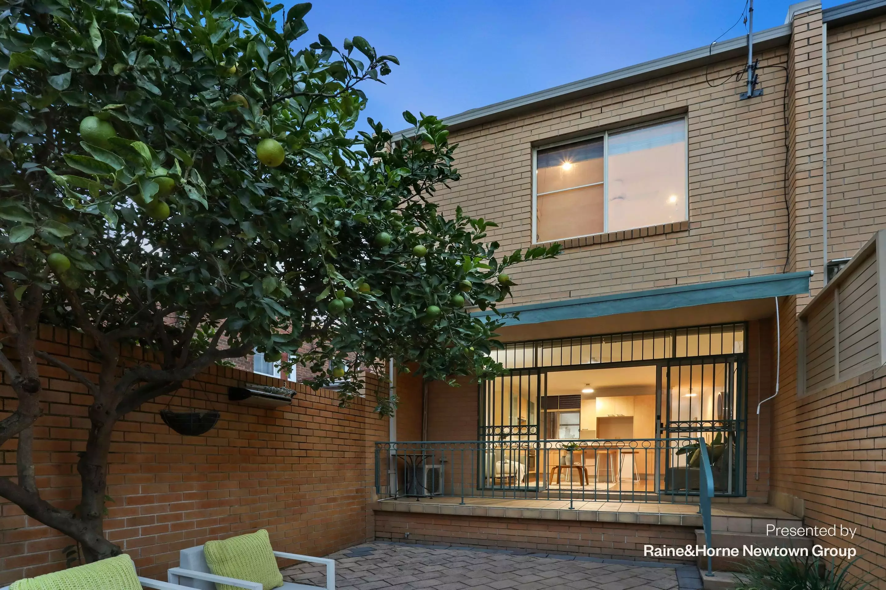 8/18 Ethel Street, Erskineville Sold by Raine & Horne Newtown - image 1