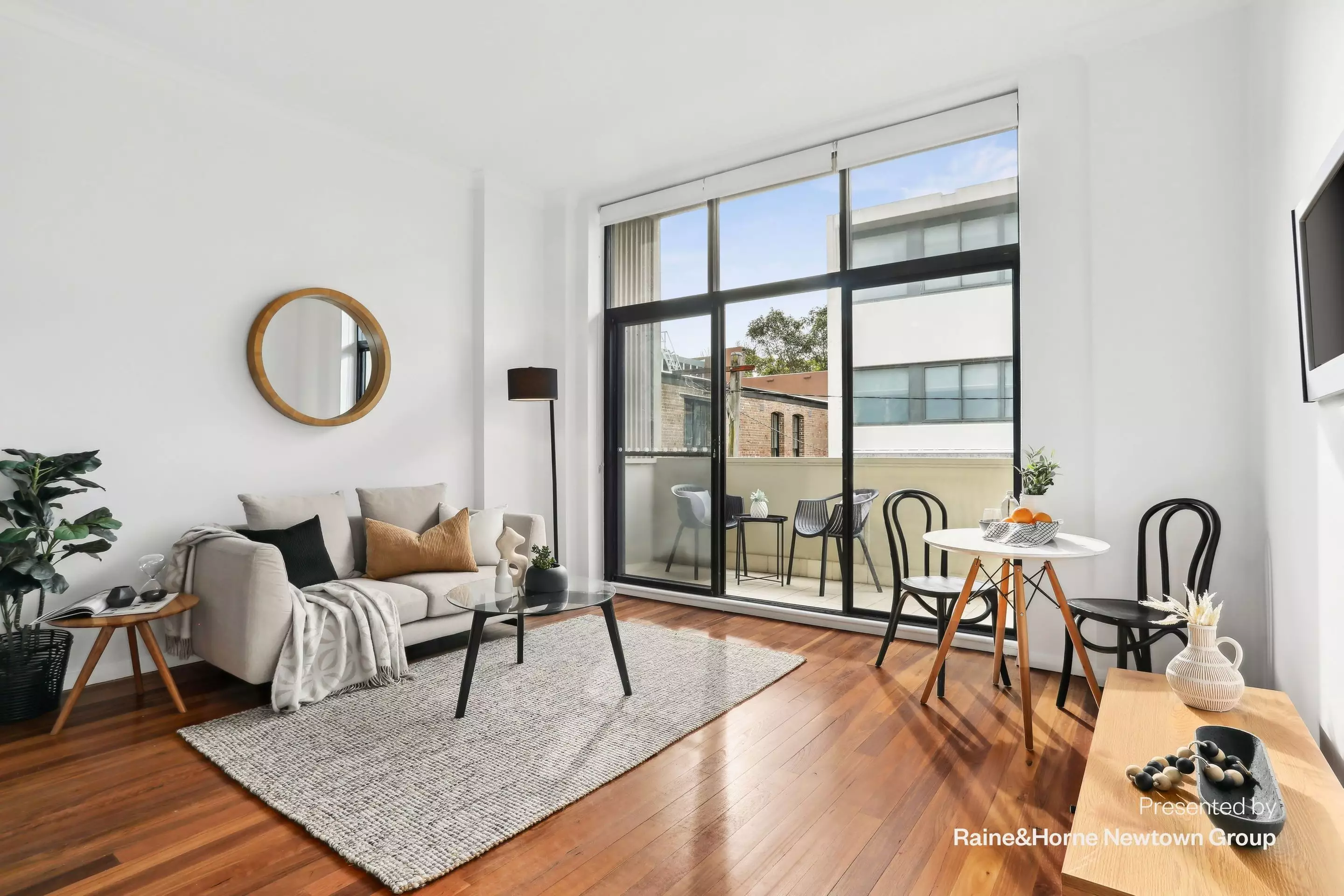 4/14-16 O'Connor Street, Chippendale Sold by Raine & Horne Newtown - image 1