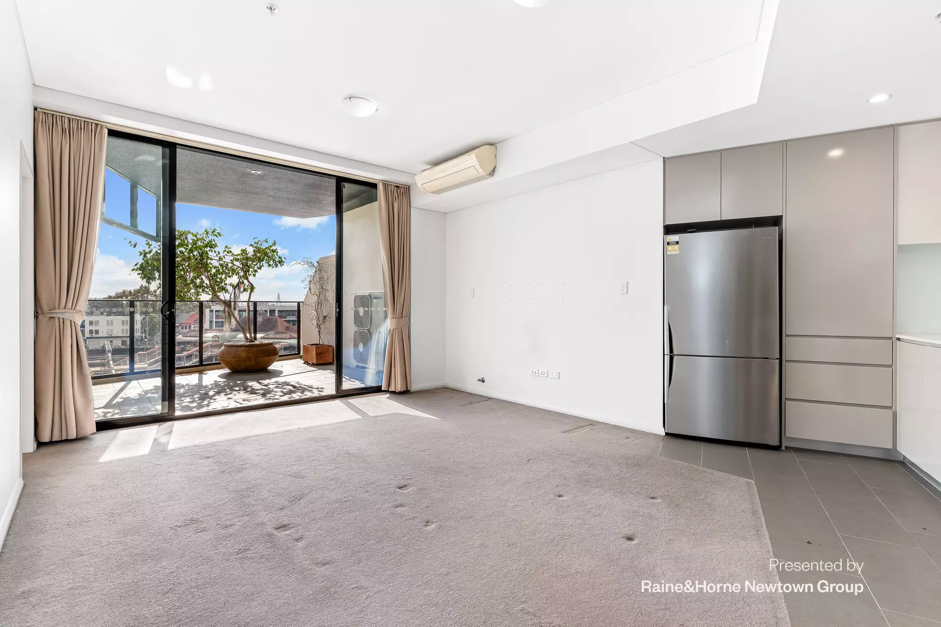 406/7-9 Gibbons Street, Redfern Leased by Raine & Horne Newtown - image 1