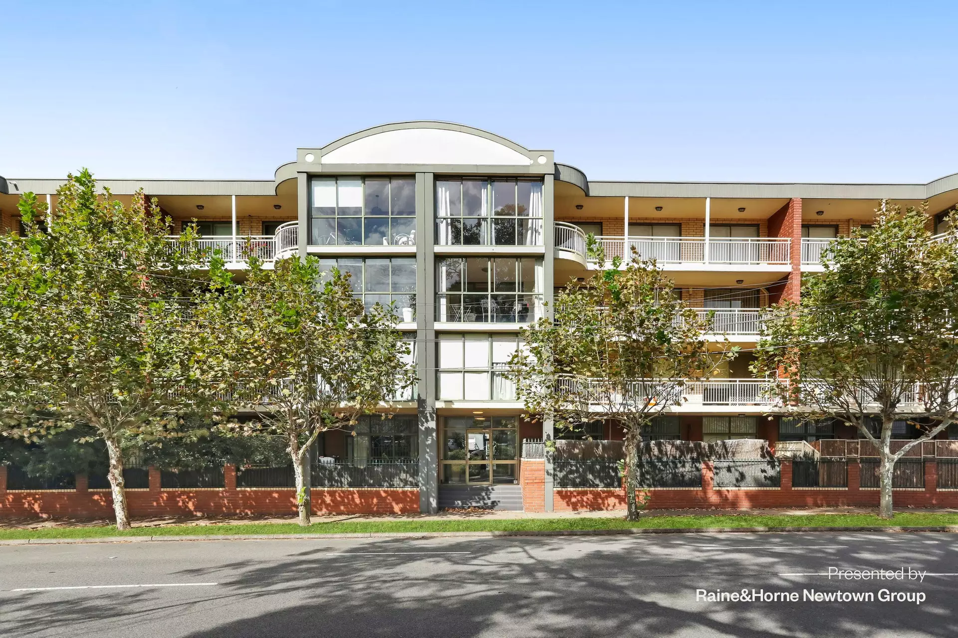 4/39-61 Gibbons Street, Redfern Sold by Raine & Horne Newtown - image 1