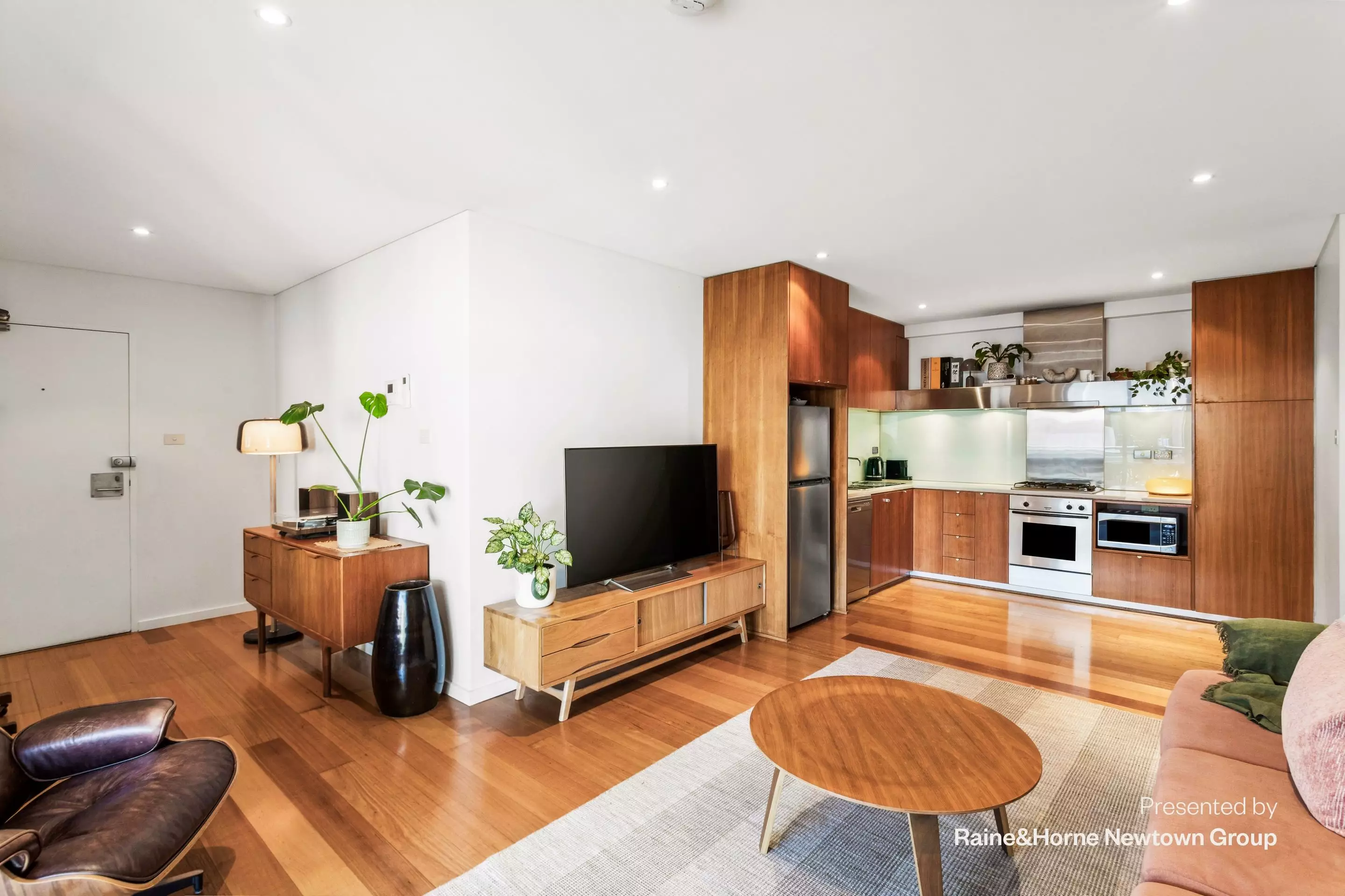 5/138-142 Botany Road, Alexandria Sold by Raine & Horne Newtown - image 1