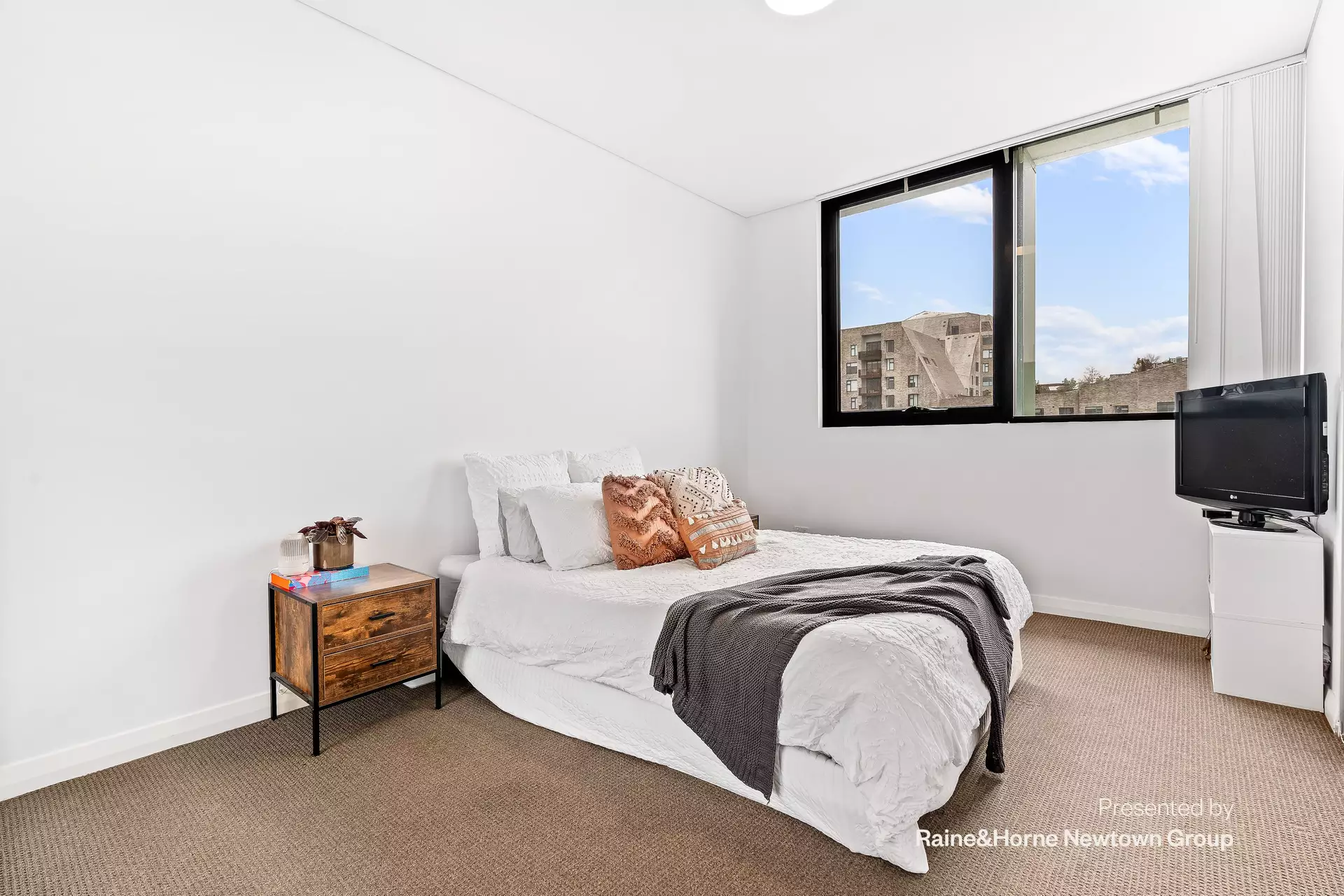 513/4 Banilung Street, Rosebery Leased by Raine & Horne Newtown - image 1