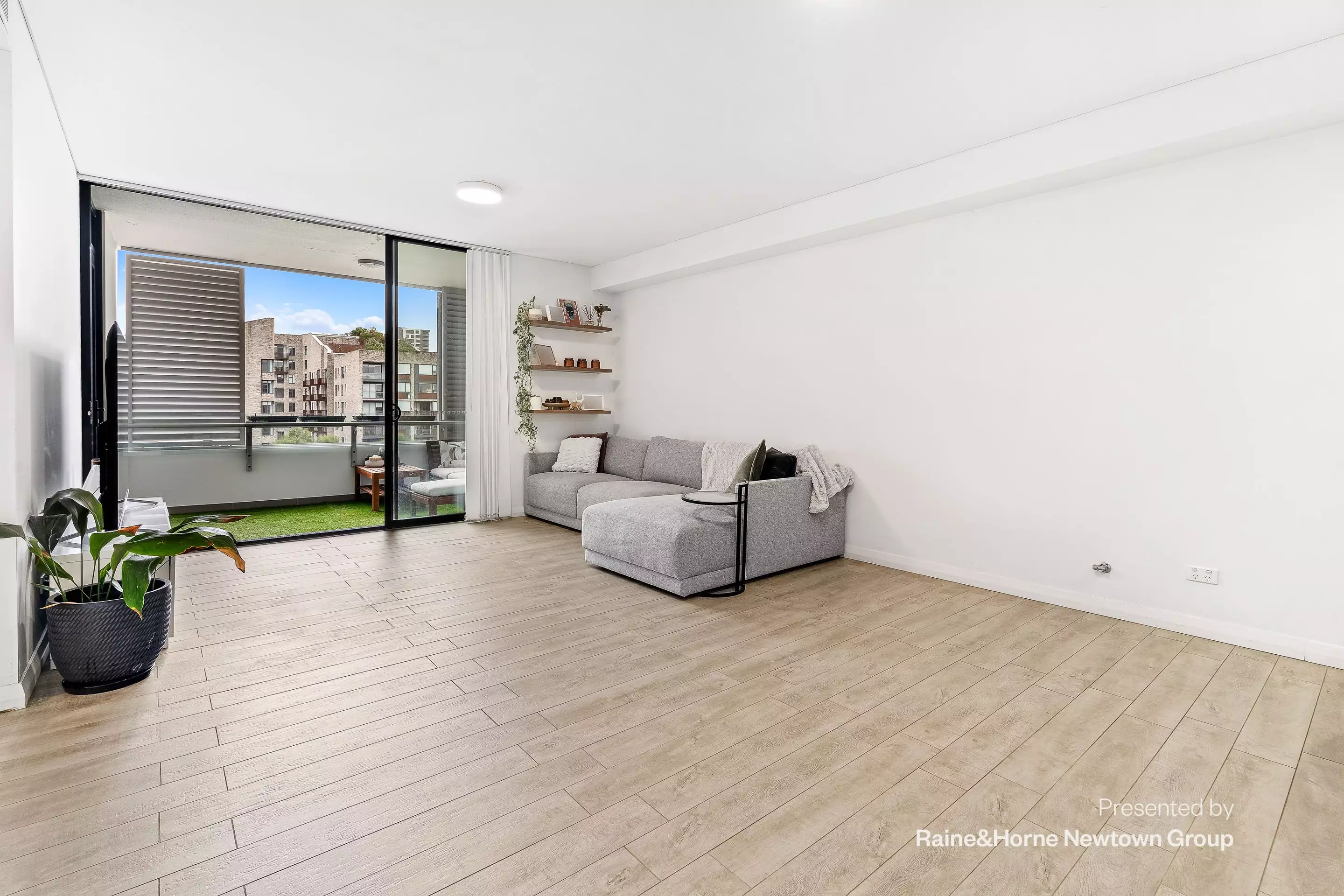 513/4 Banilung Street, Rosebery Leased by Raine & Horne Newtown - image 1