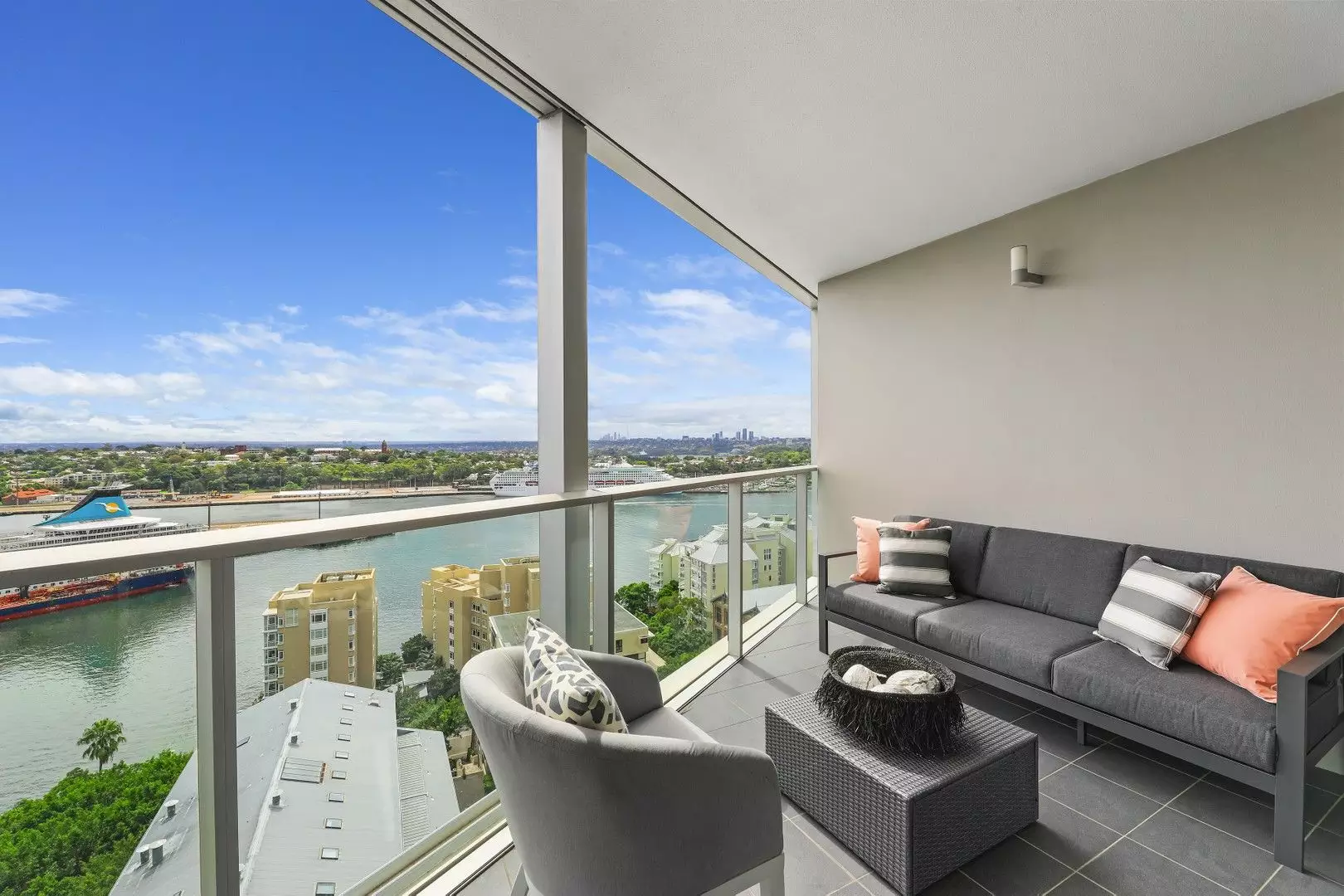 1405/45 Bowman Street, Pyrmont Leased by Raine & Horne Newtown - image 1