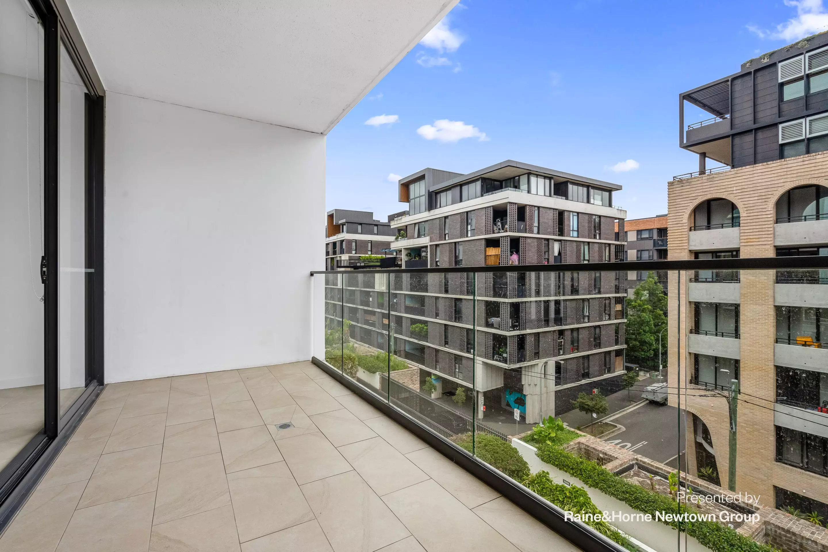 705/2F Wentworth Park Road, Glebe Leased by Raine & Horne Newtown - image 1