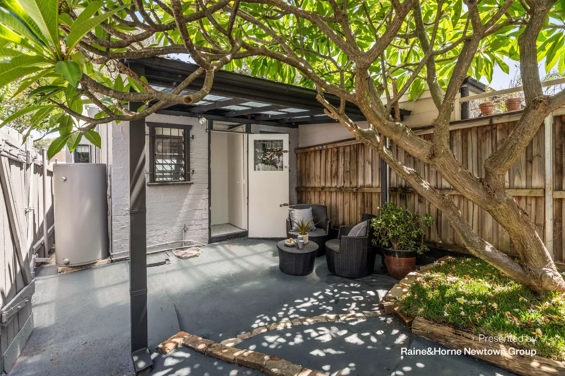 16 Victoria Street, Erskineville Auction by Raine & Horne Newtown - image 1