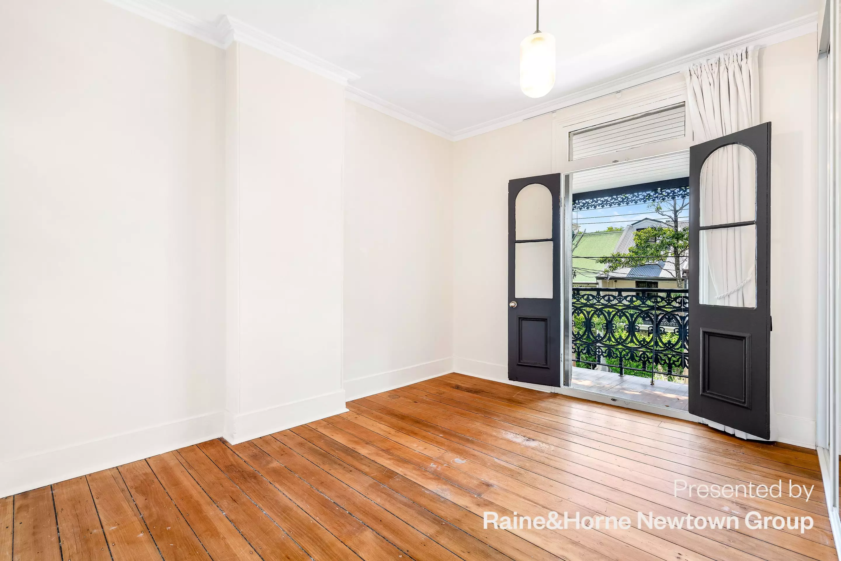 24 Gottenham Street, Glebe Leased by Raine & Horne Newtown - image 1