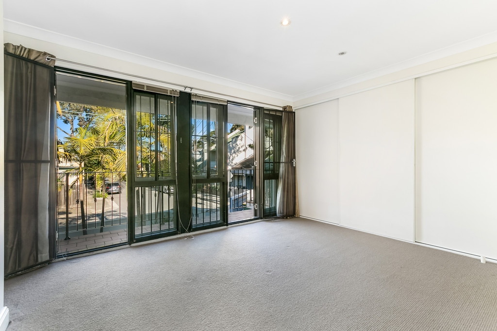 1/1A Little Commodore Street, Newtown Leased by Raine & Horne Newtown - image 1