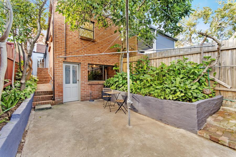 32 Durham Street, Stanmore Sold by Raine & Horne Newtown - image 1