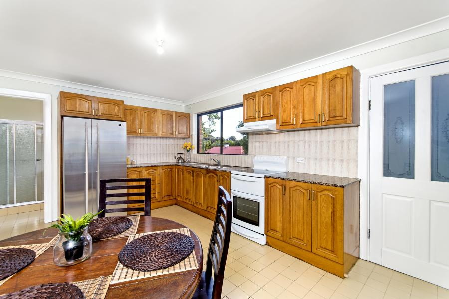 32 Durham Street, Stanmore Sold by Raine & Horne Newtown - image 1